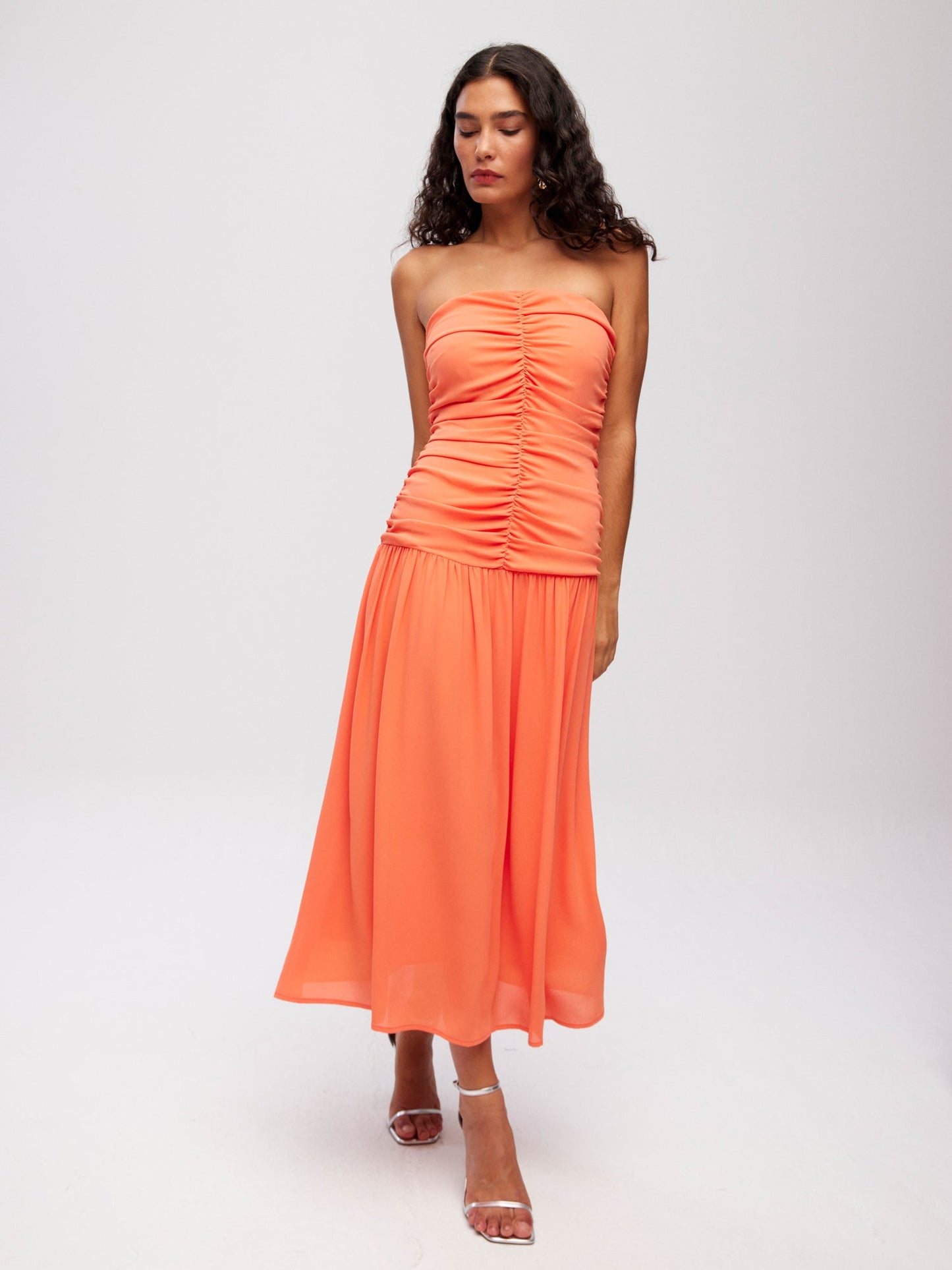 PORTOFINO ORANGE - Vestido midi drapeado vuelo naranja