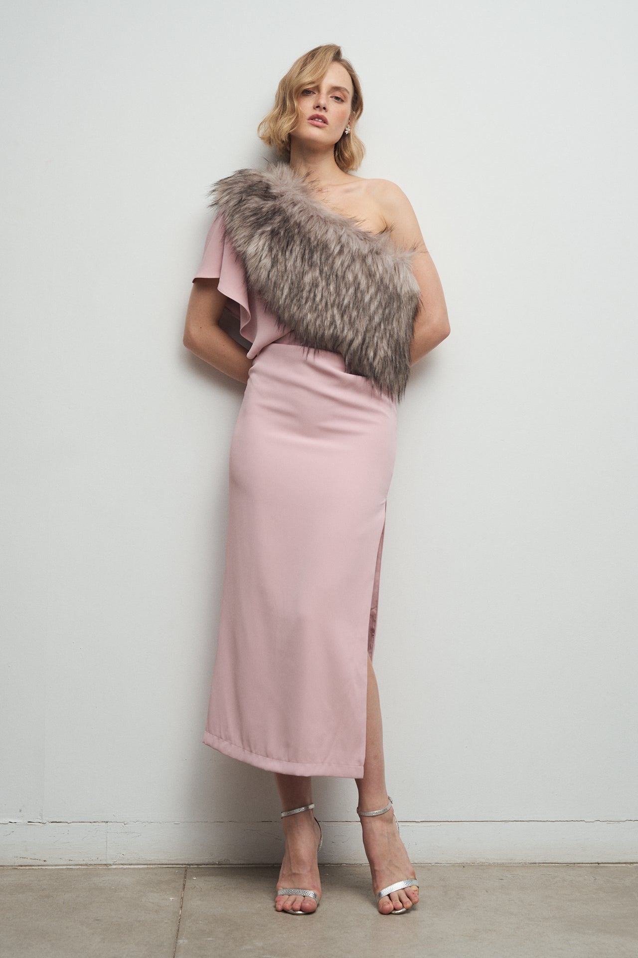 Estola Leah Gris · Lady B ·