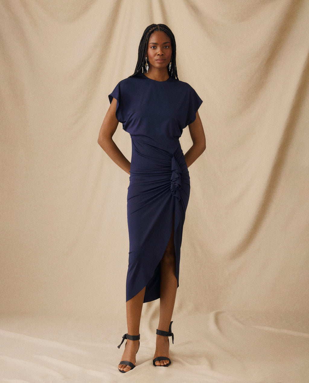 MICHAELA | Vestido Midi Drapeado en Azul Marino