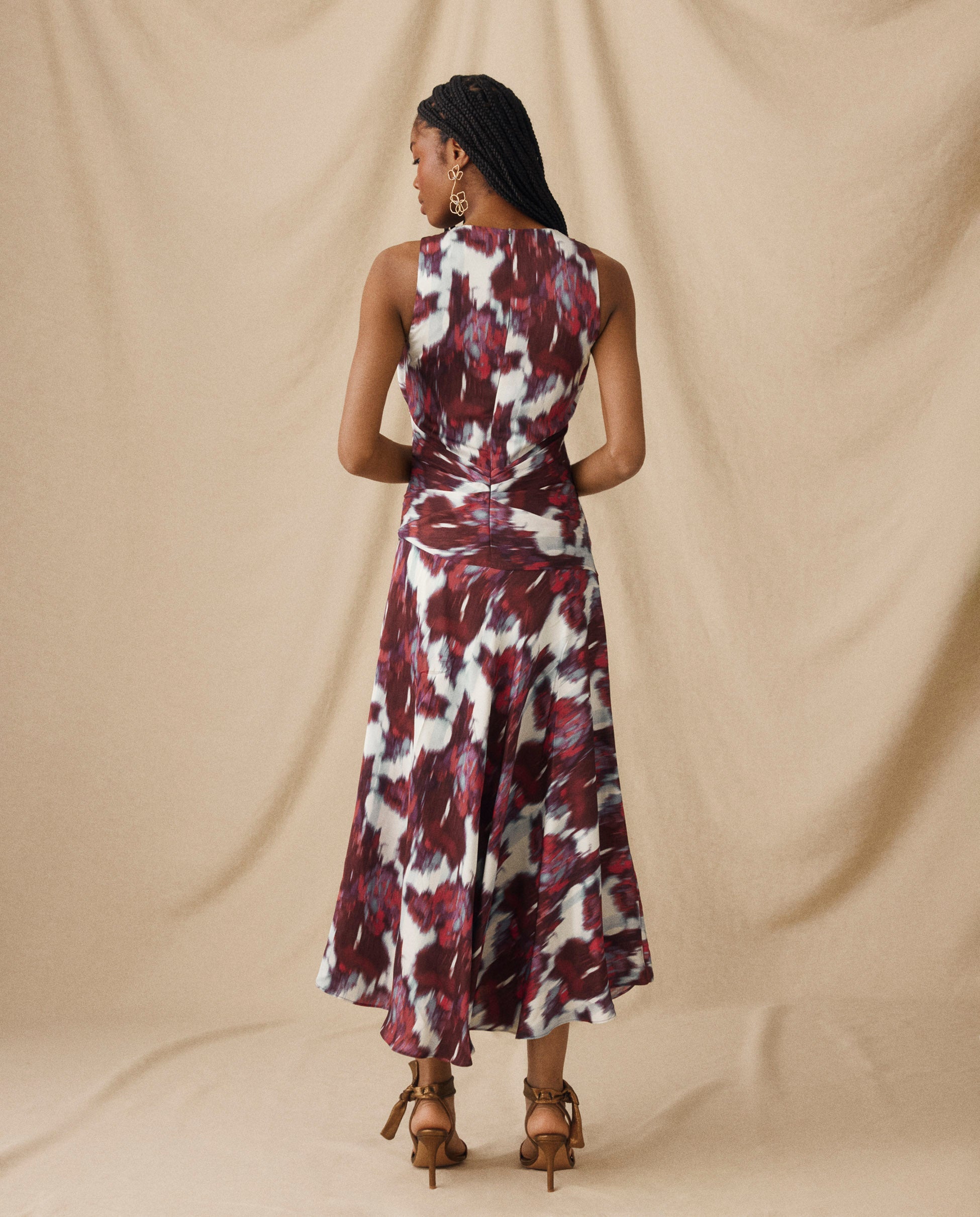 CAROLINA | Vestido Drapeado con Estampado Pinceladas en Carmesí