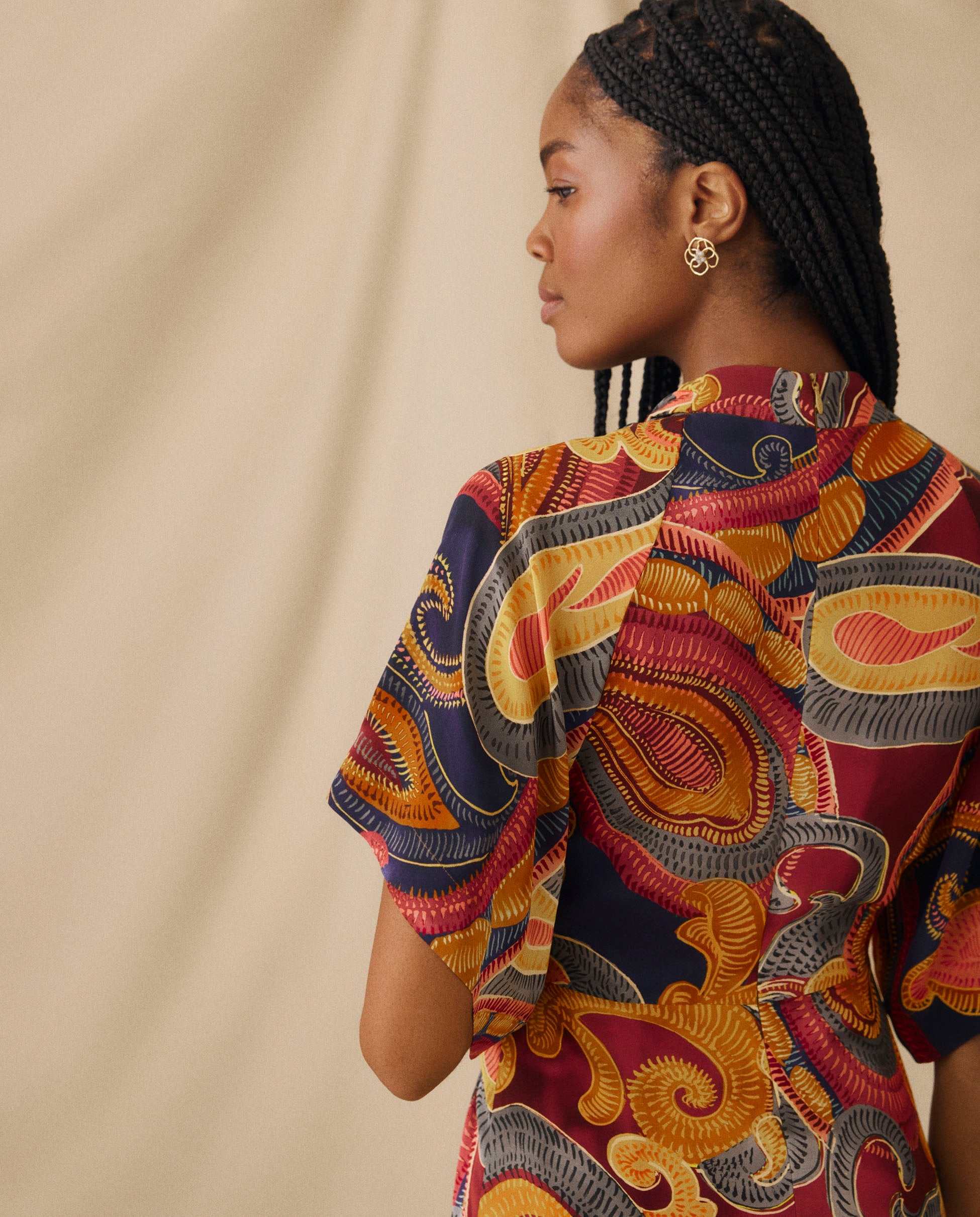 FLAVIANA | Vestido Corto con Estampado Paisley Dorado
