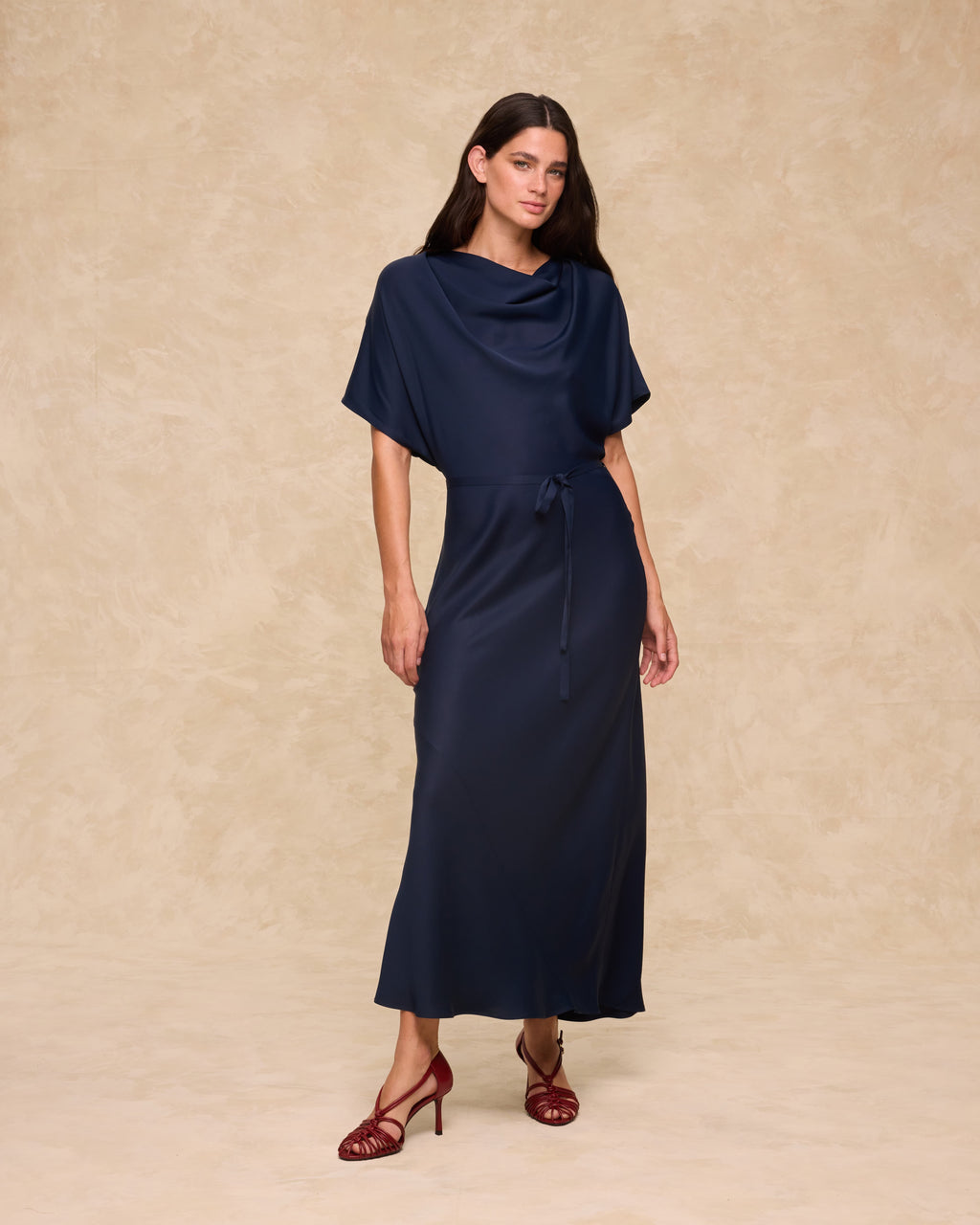 CAPRI | Vestido Largo de Satén Azul Marino Intenso