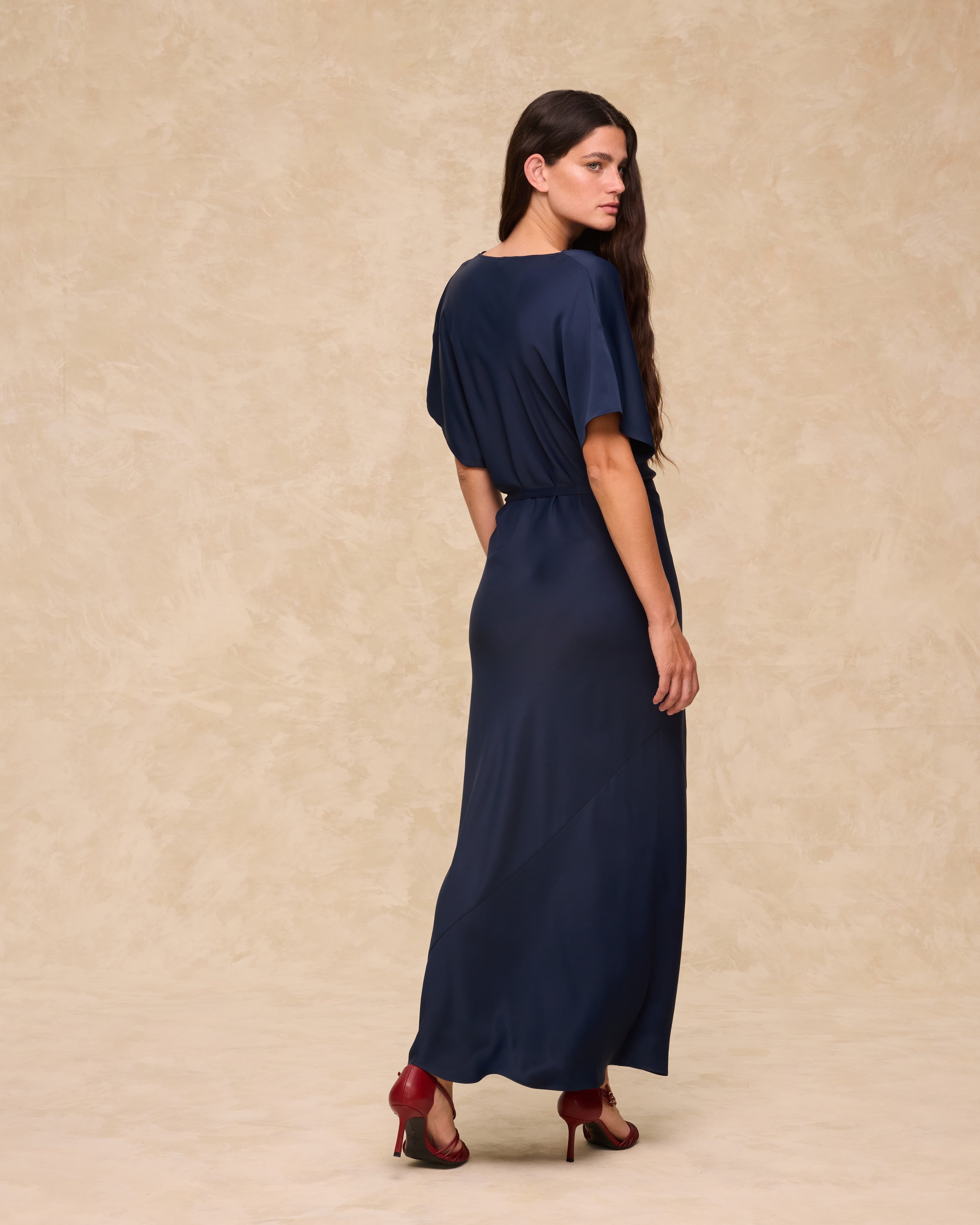 CAPRI | Vestido Largo de Satén Azul Marino Intenso