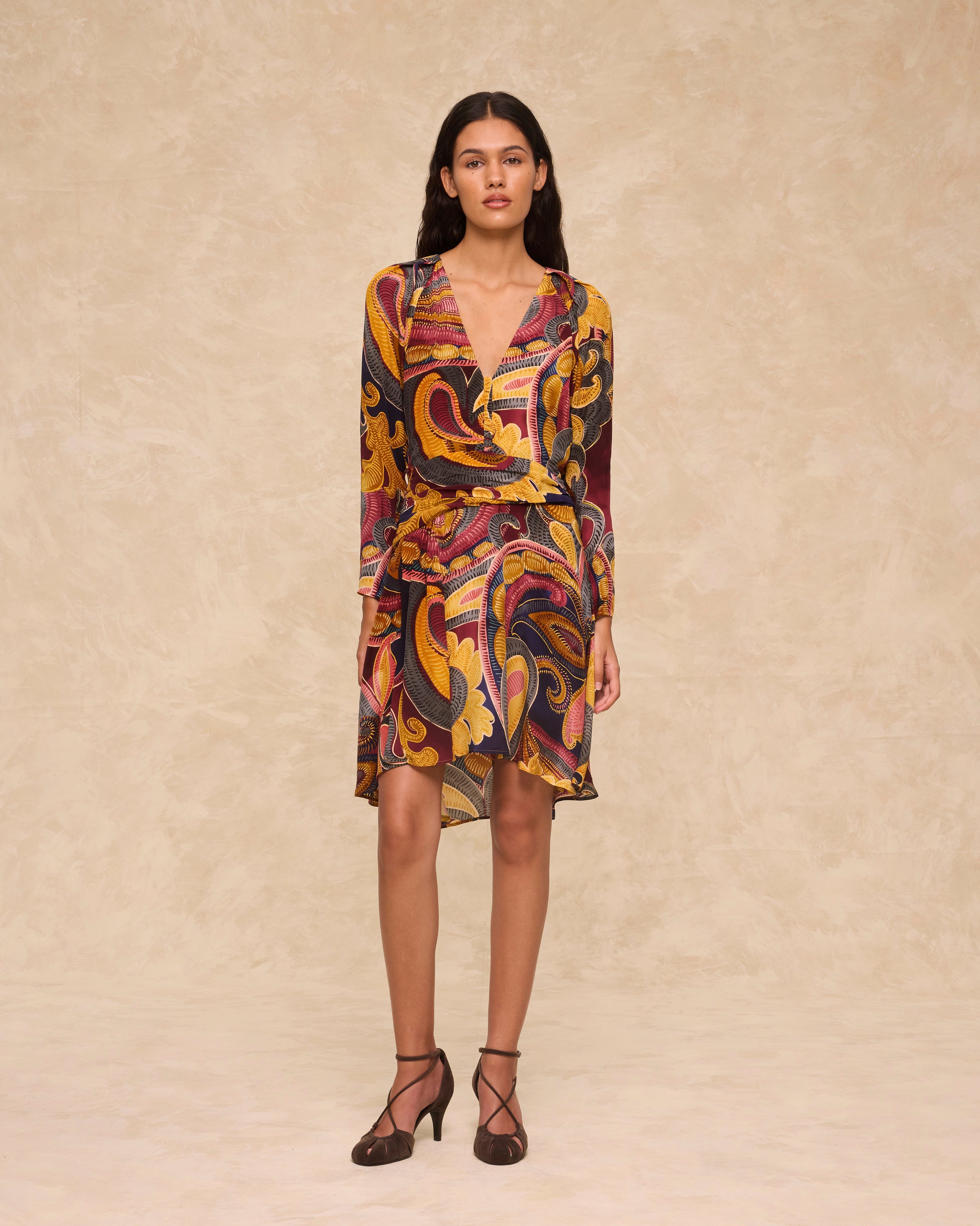 FLAVIE | Vestido Corto con Estampado Paisley Dorado