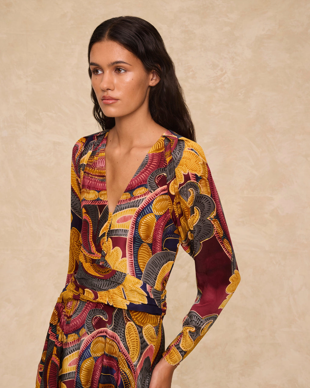 FLAVIE | Vestido Corto con Estampado Paisley Dorado