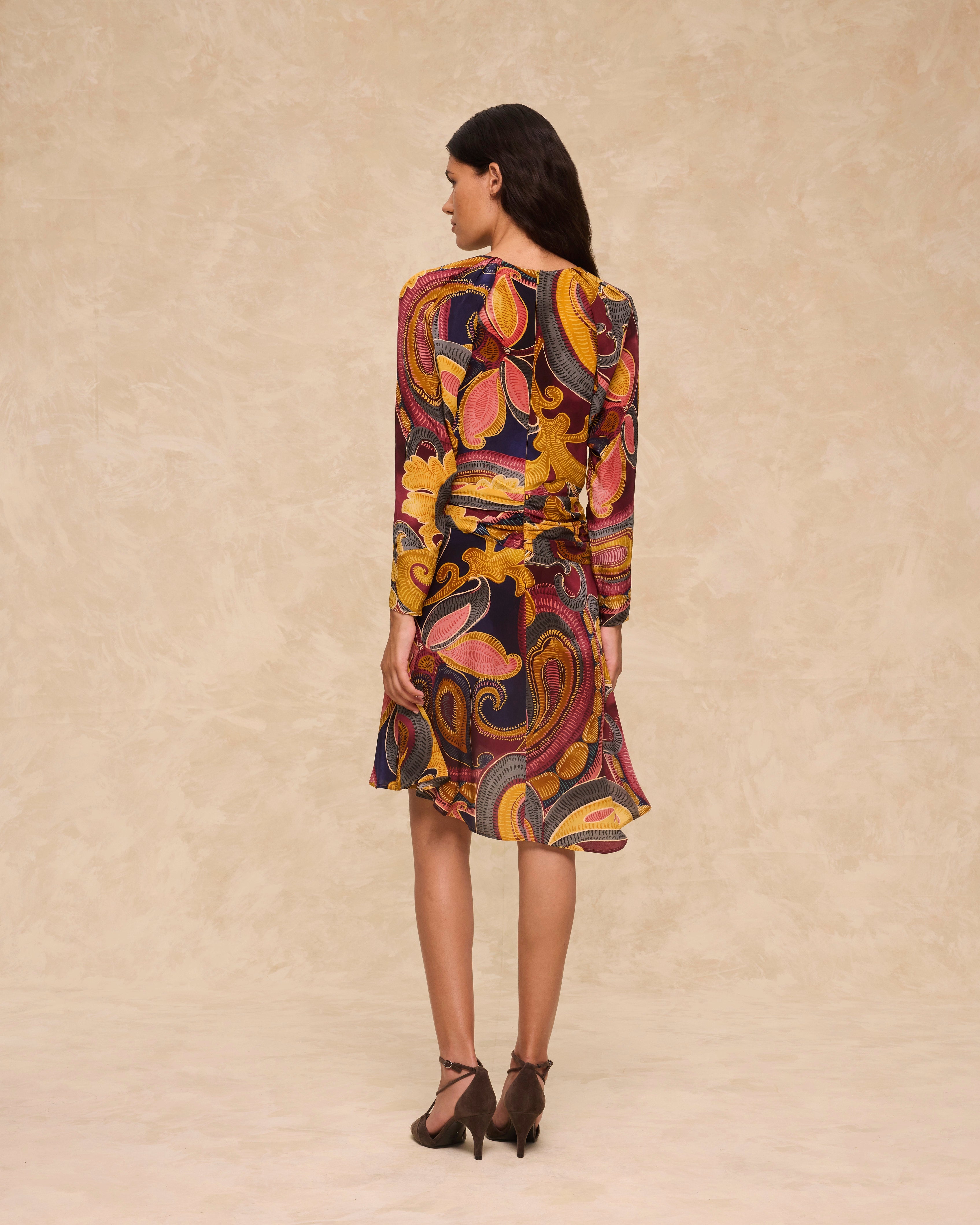 FLAVIE | Vestido Corto con Estampado Paisley Dorado