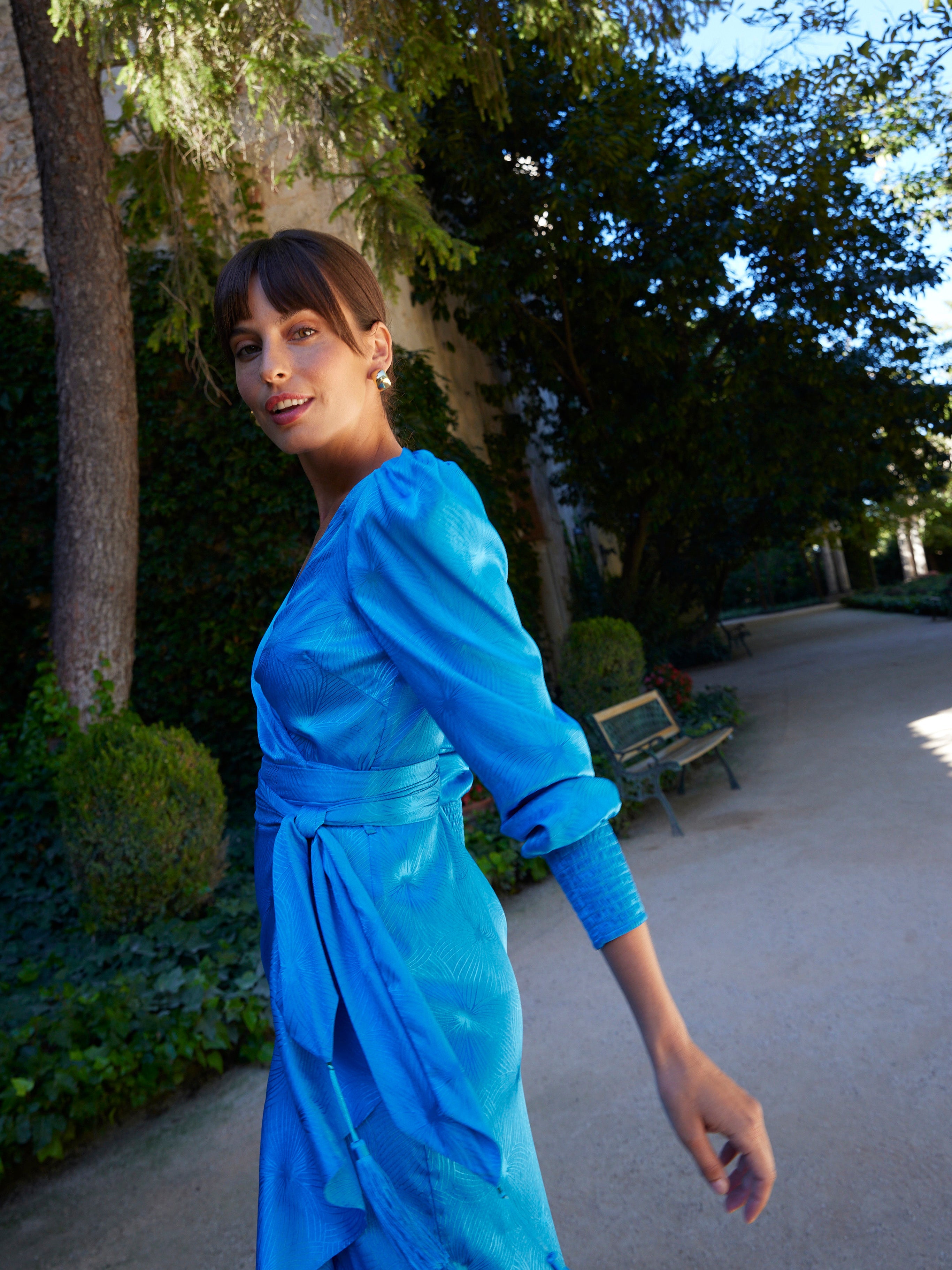 GALDANA BLUE - Vestido midi wrap con volante JCQRD azul