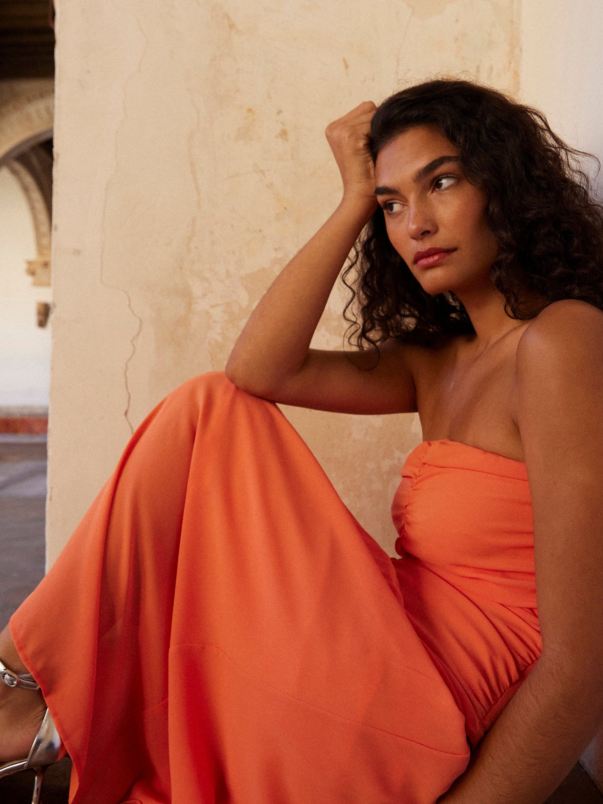 PORTOFINO ORANGE - Vestido midi drapeado vuelo naranja