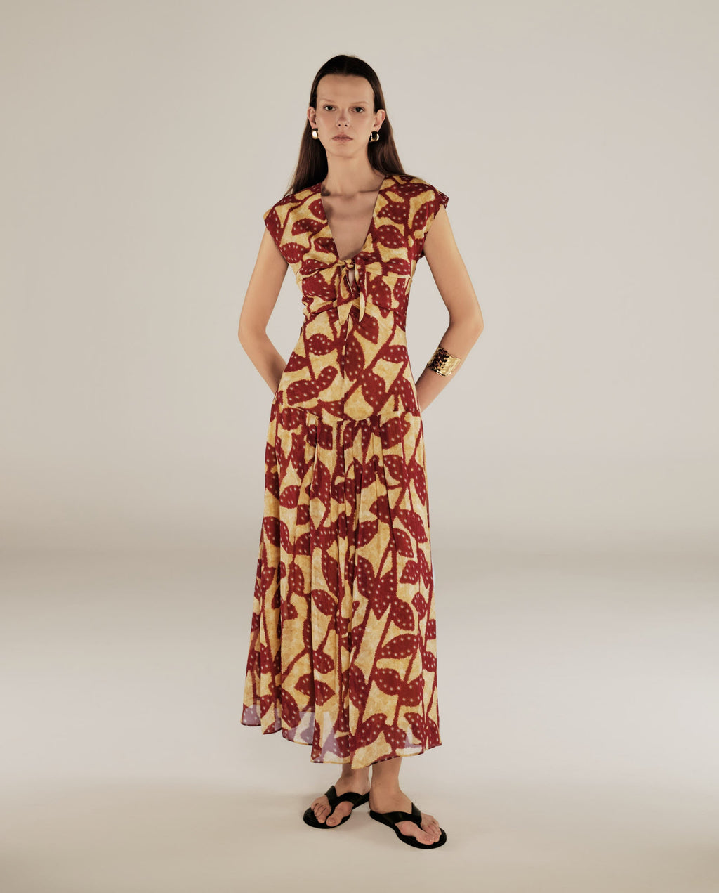MILLIE | Vestido Midi de Crepé con Volantes en Burdeos y Dorado