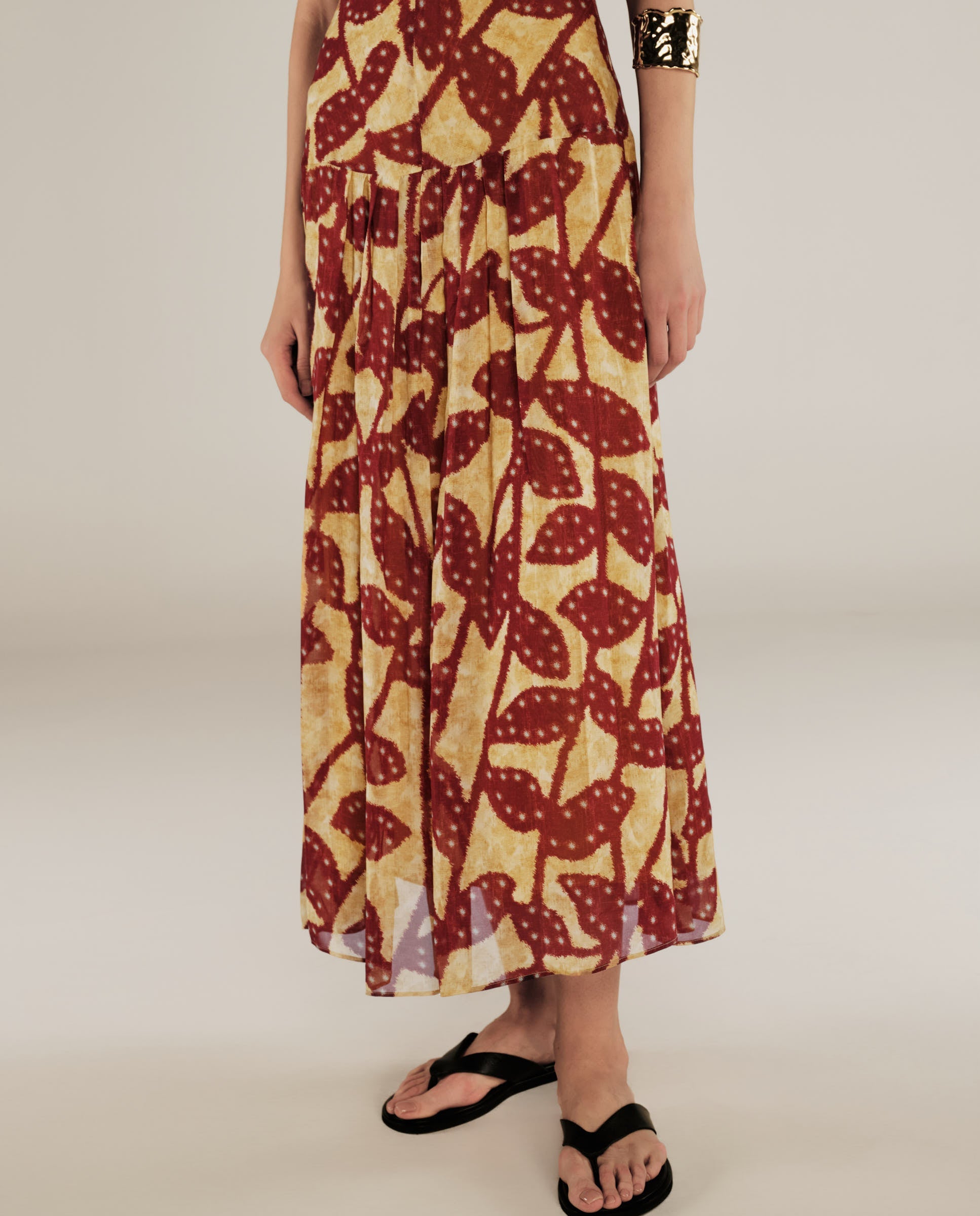 MILLIE | Vestido Midi de Crepé con Volantes en Burdeos y Dorado
