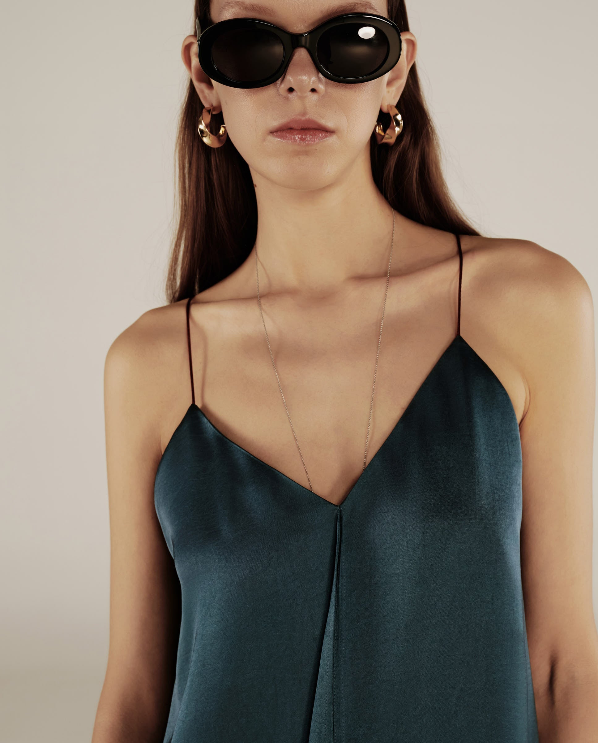 ELSIE | Vestido Midi de Satén Verde Pavo Real con Tirantes