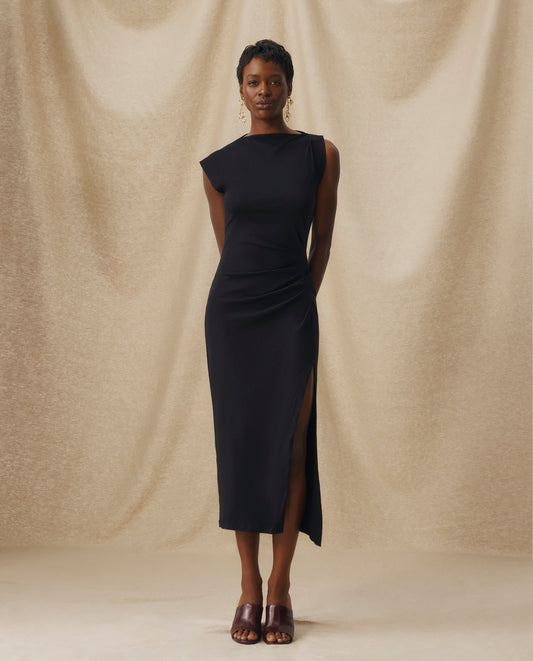 ALLIE | Vestido Midi Entallado de Algodón Negro con Pliegues