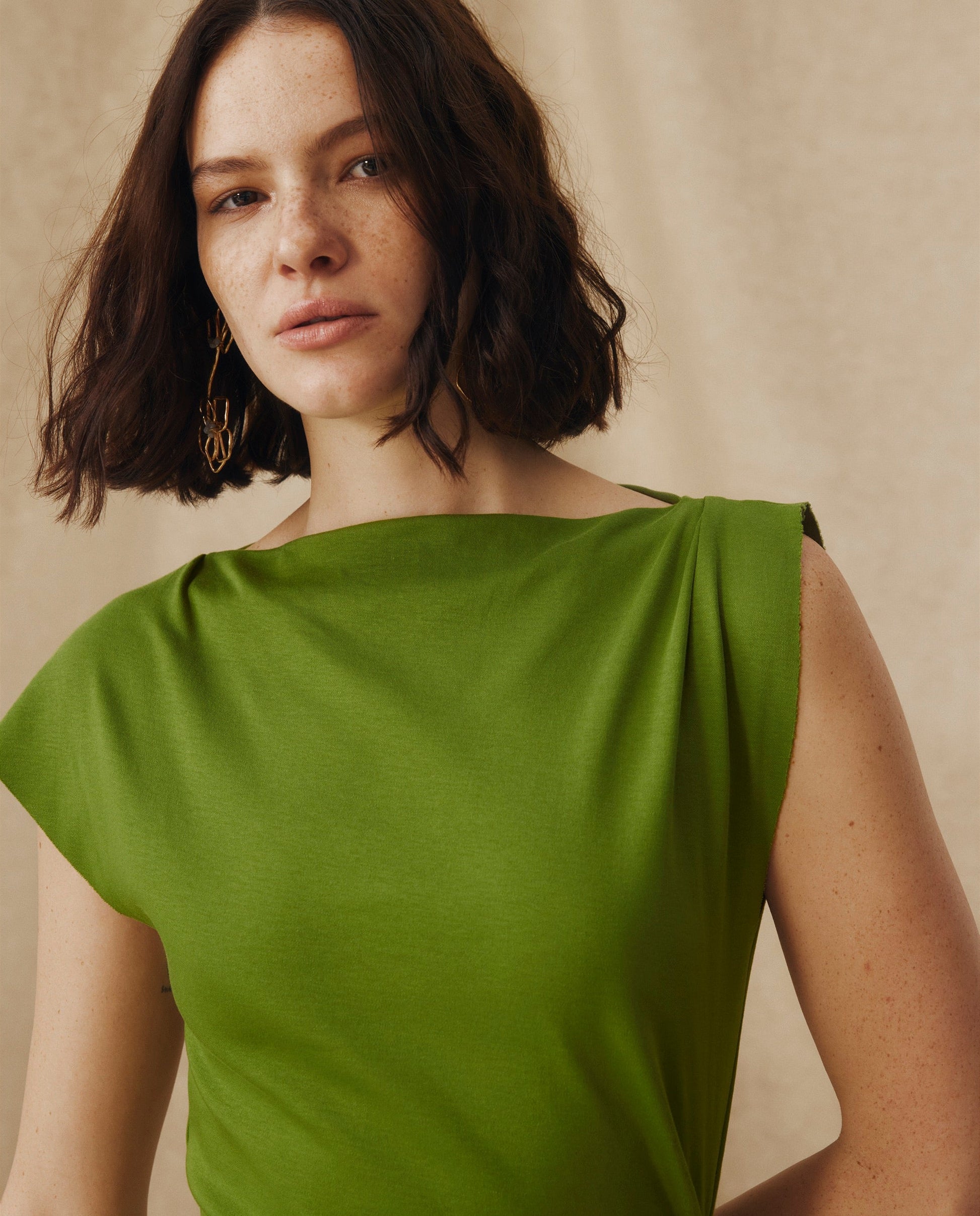 ALLIE | Vestido Midi Ajustado de Algodón Verde con Fruncido