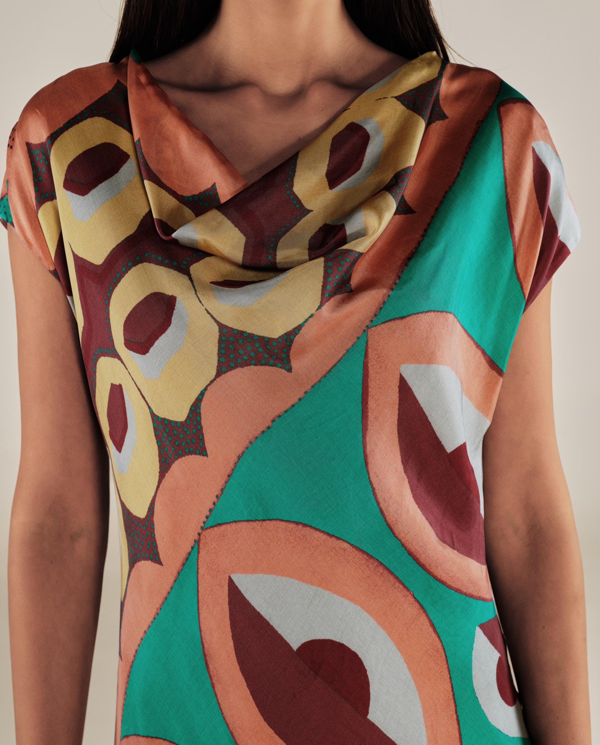 EMBER | Vestido Midi de Satén con Estampado Geométrico Multicolor