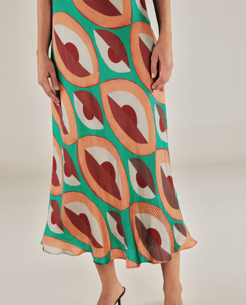 EMBER | Vestido Midi de Satén con Estampado Geométrico Multicolor