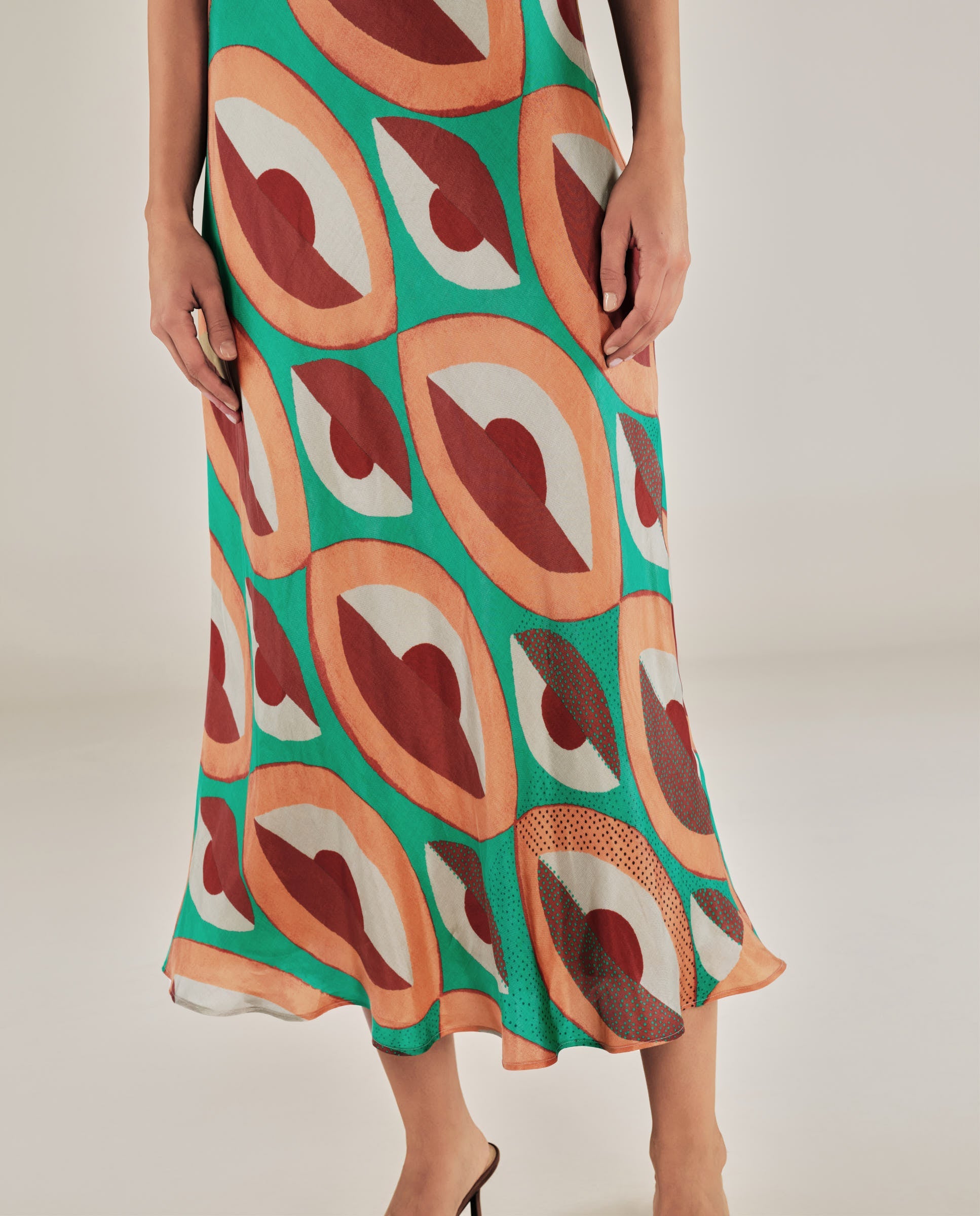 EMBER | Vestido Midi de Satén con Estampado Geométrico Multicolor