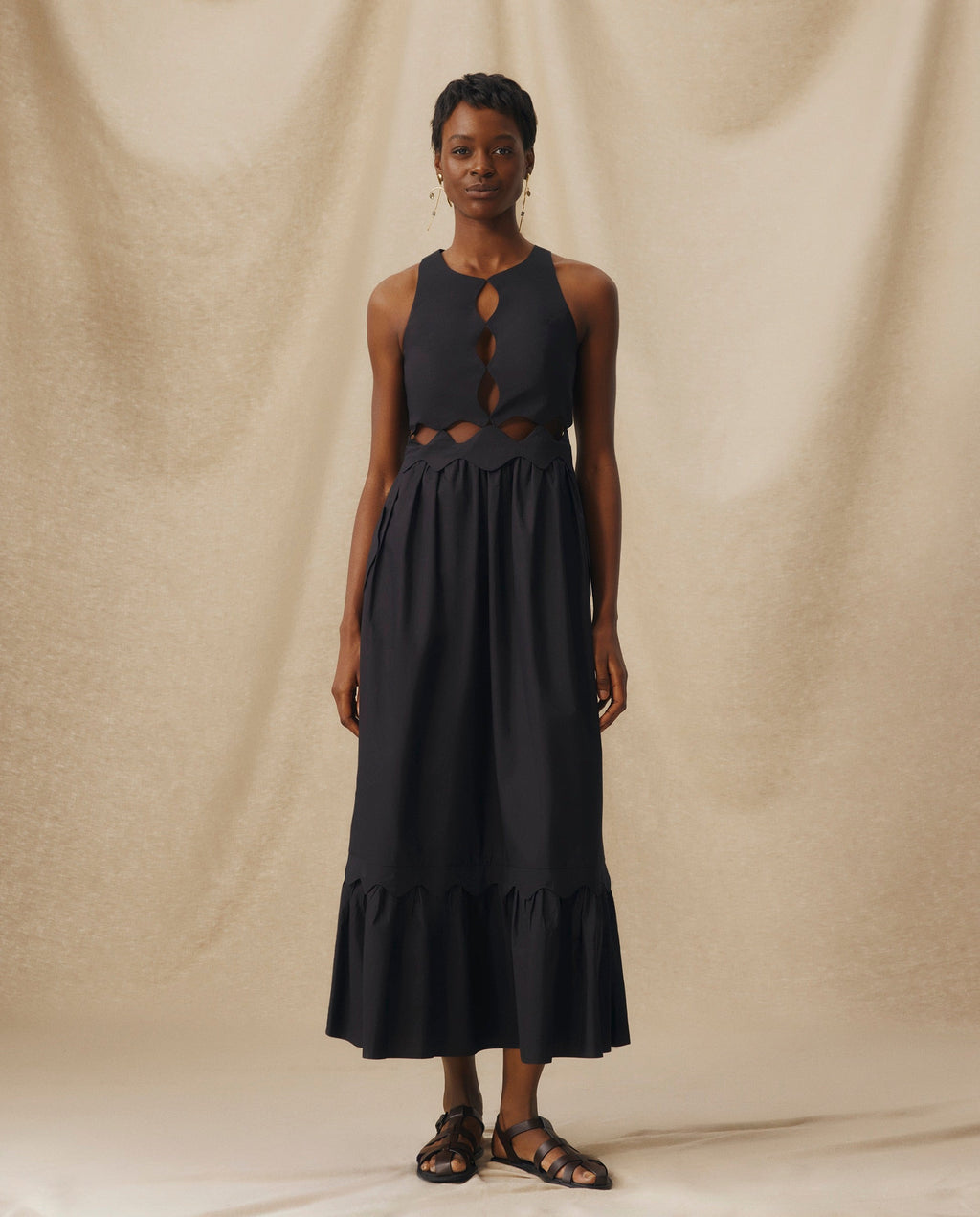 ANUSHA | Vestido Midi de Algodón Negro con Cut-Out y Acabado Festoneado
