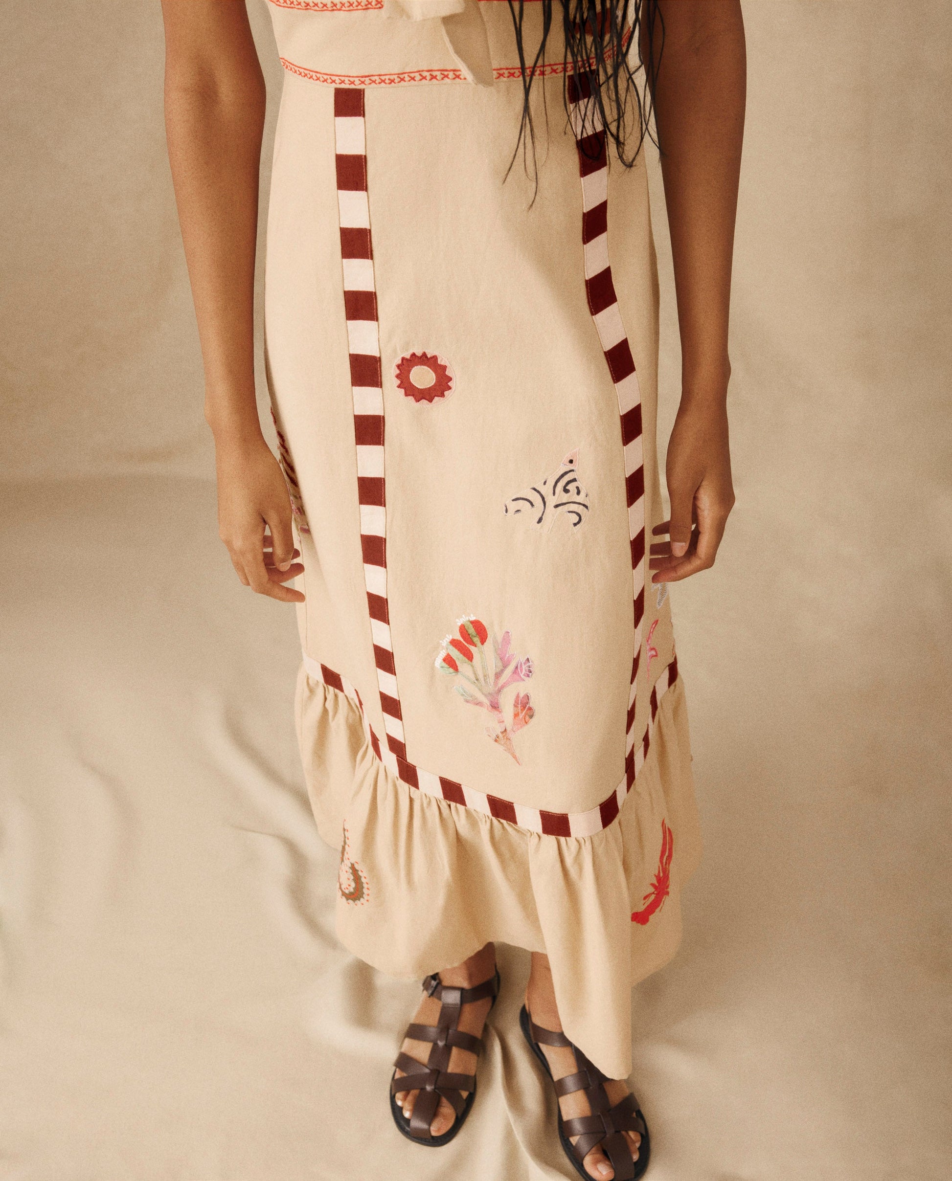 CHANDANI | Vestido Midi de Algodón y Lino Color Beige con Bordado