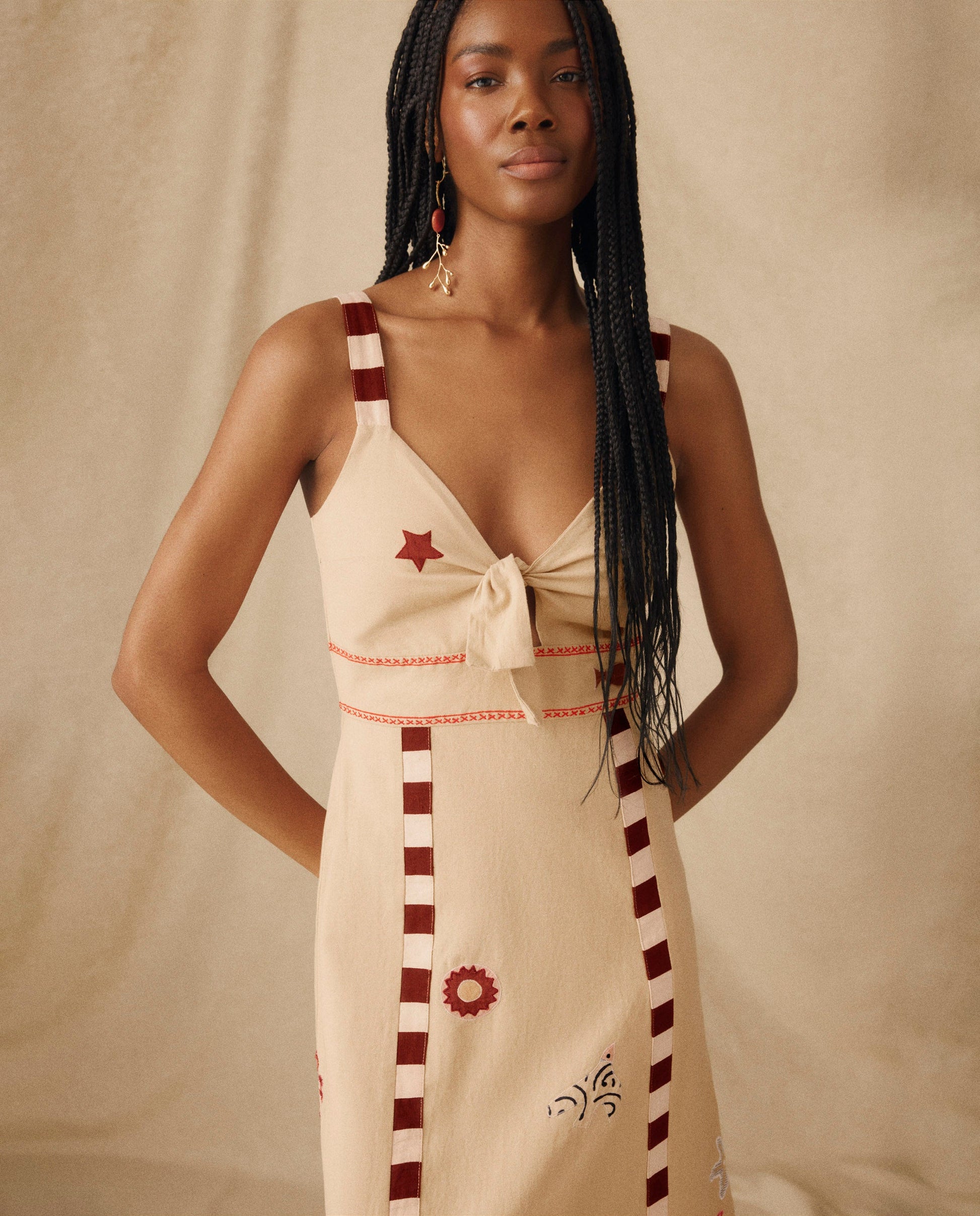 CHANDANI | Vestido Midi de Algodón y Lino Color Beige con Bordado
