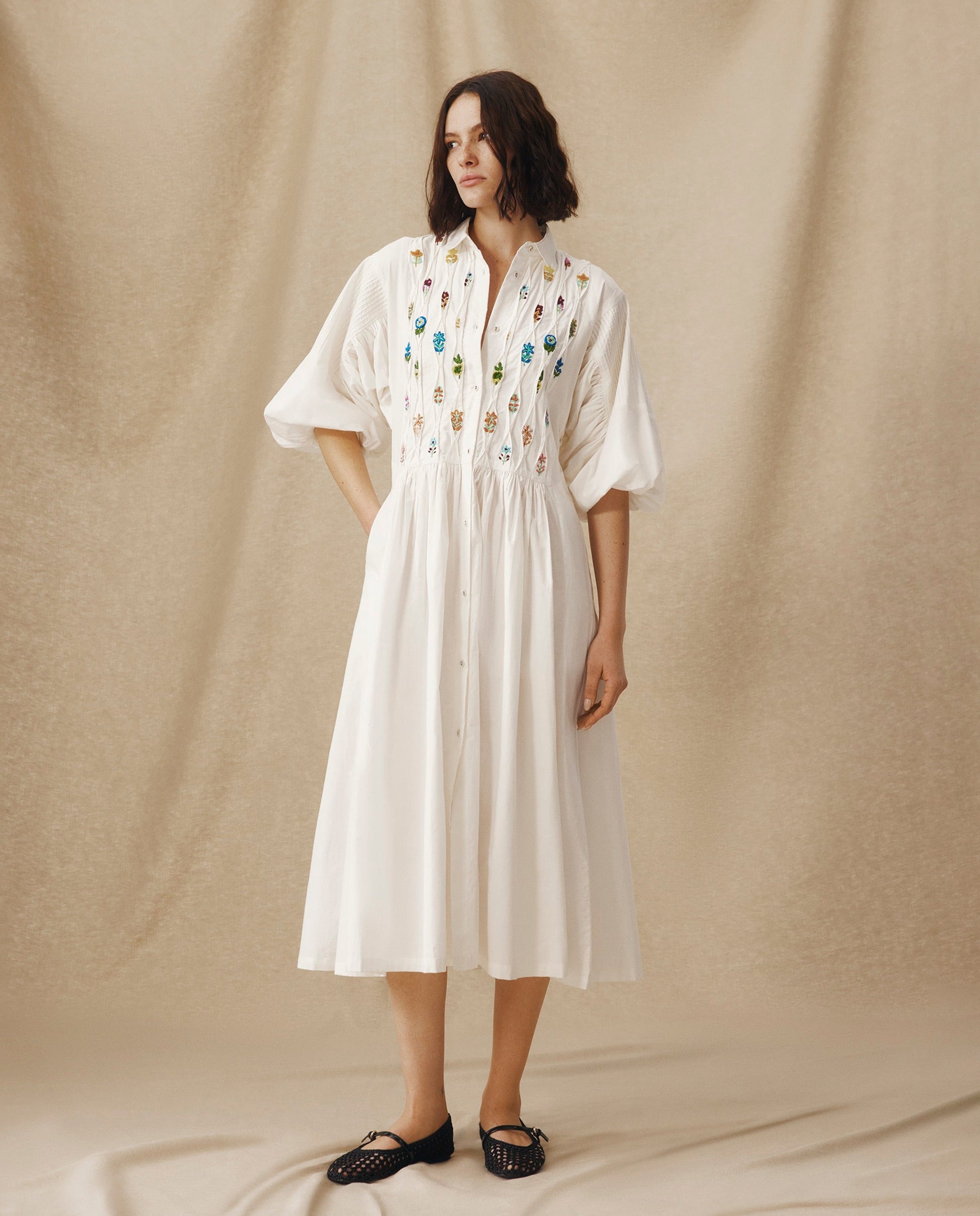 ZULIKA | Vestido Midi de Algodón Blanco con Bordado Floral Multicolor
