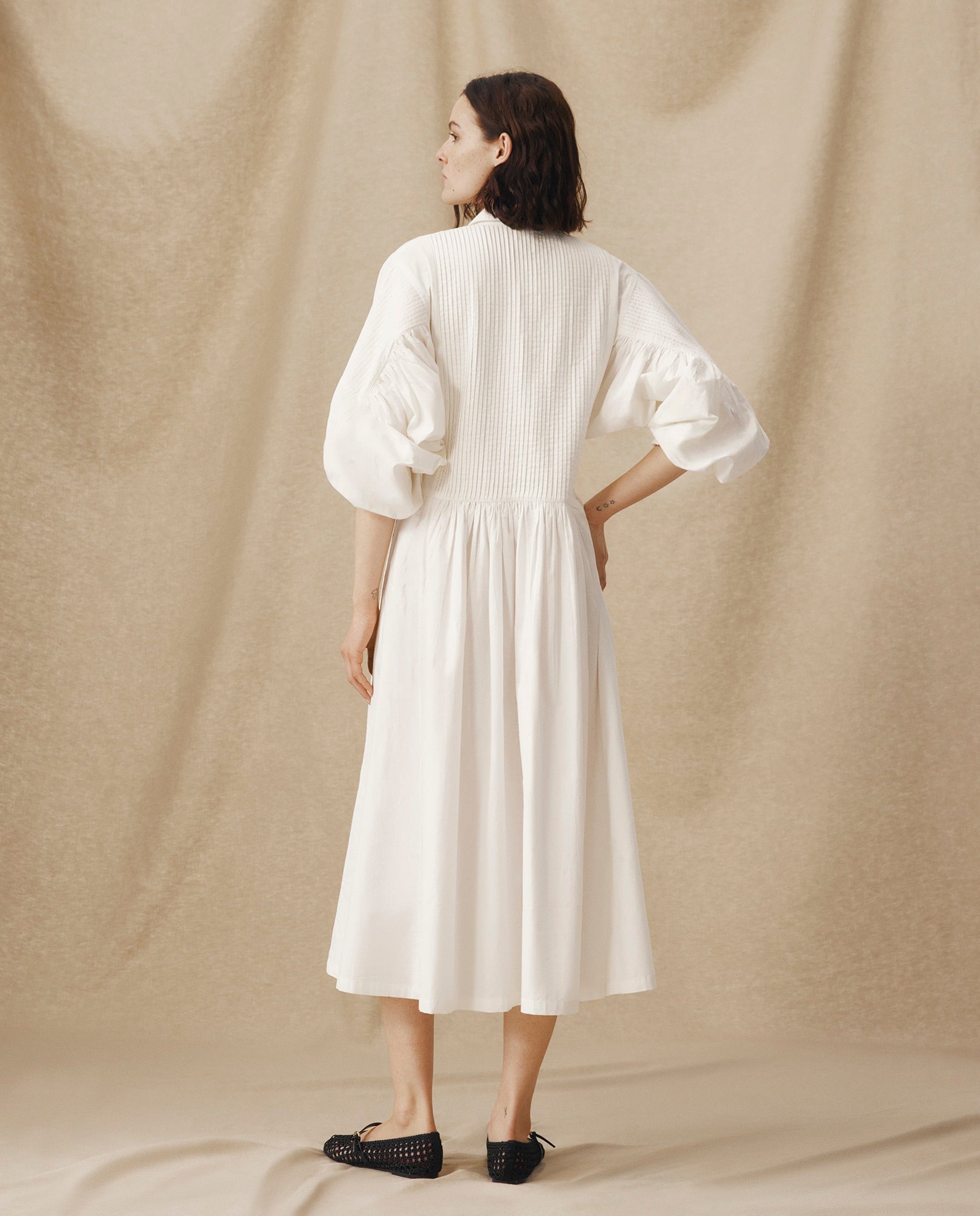 ZULIKA | Vestido Midi de Algodón Blanco con Bordado Floral Multicolor