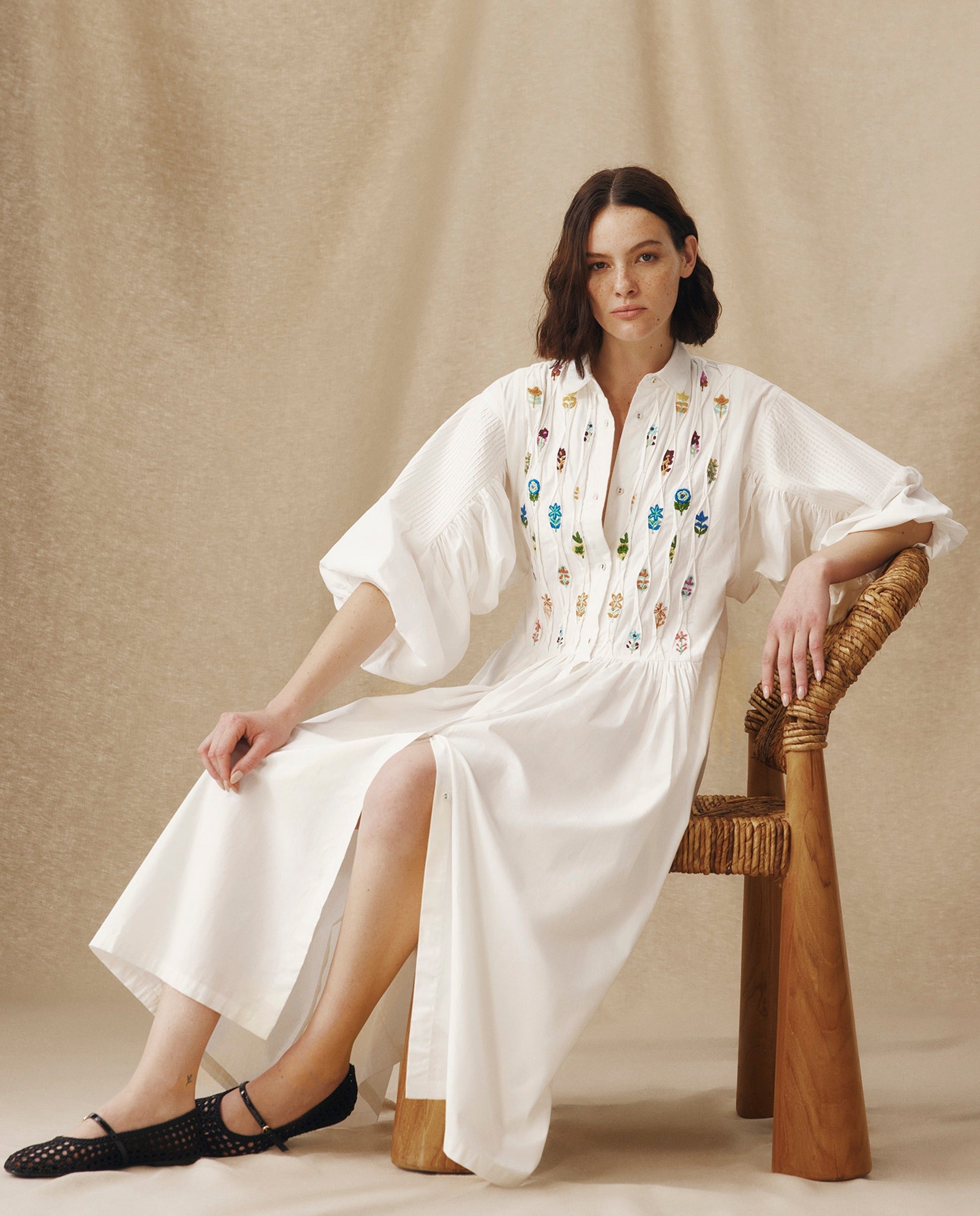 ZULIKA | Vestido Midi de Algodón Blanco con Bordado Floral Multicolor