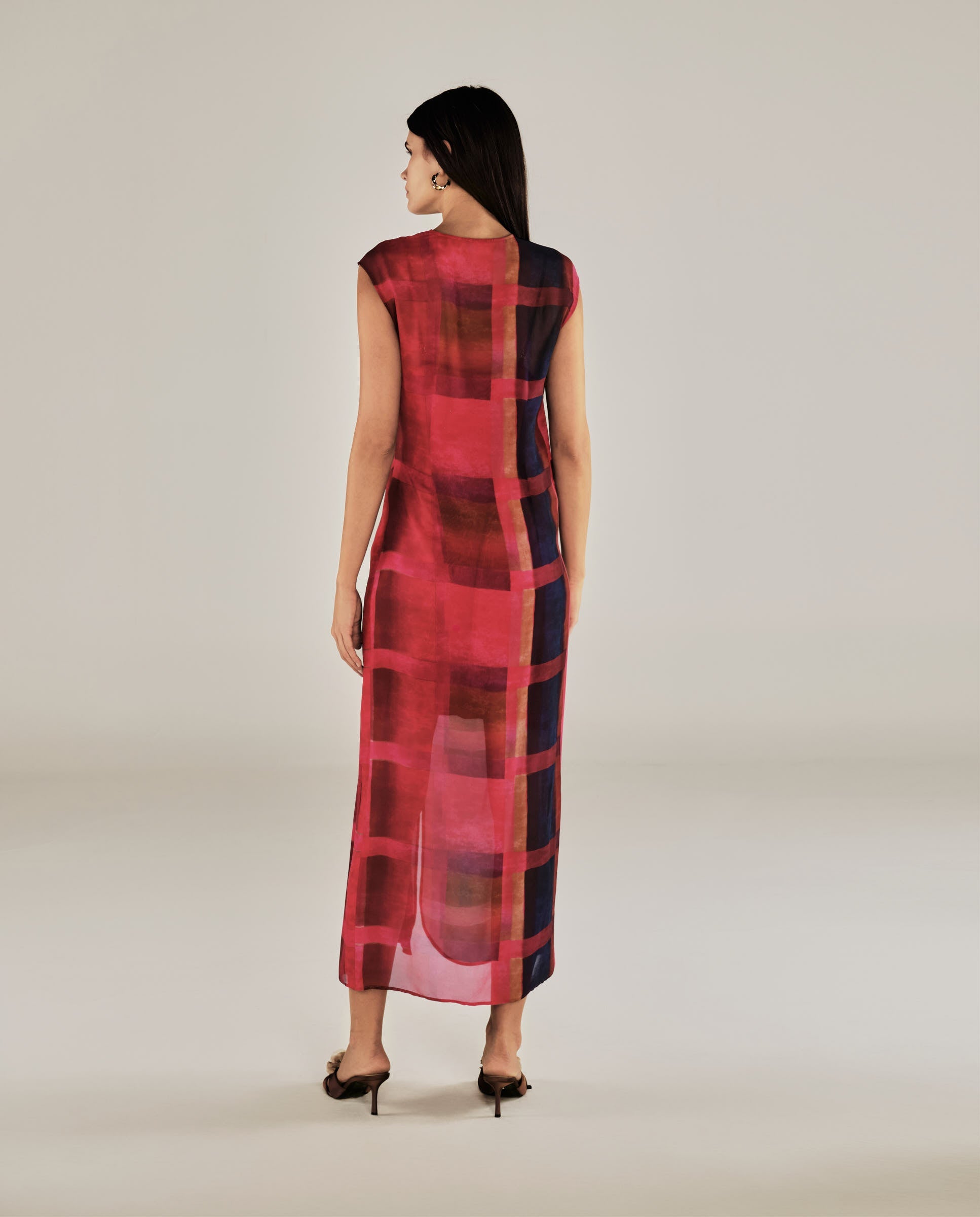 DOROTHEA | Vestido Midi Fucsia con Frente Retorcido