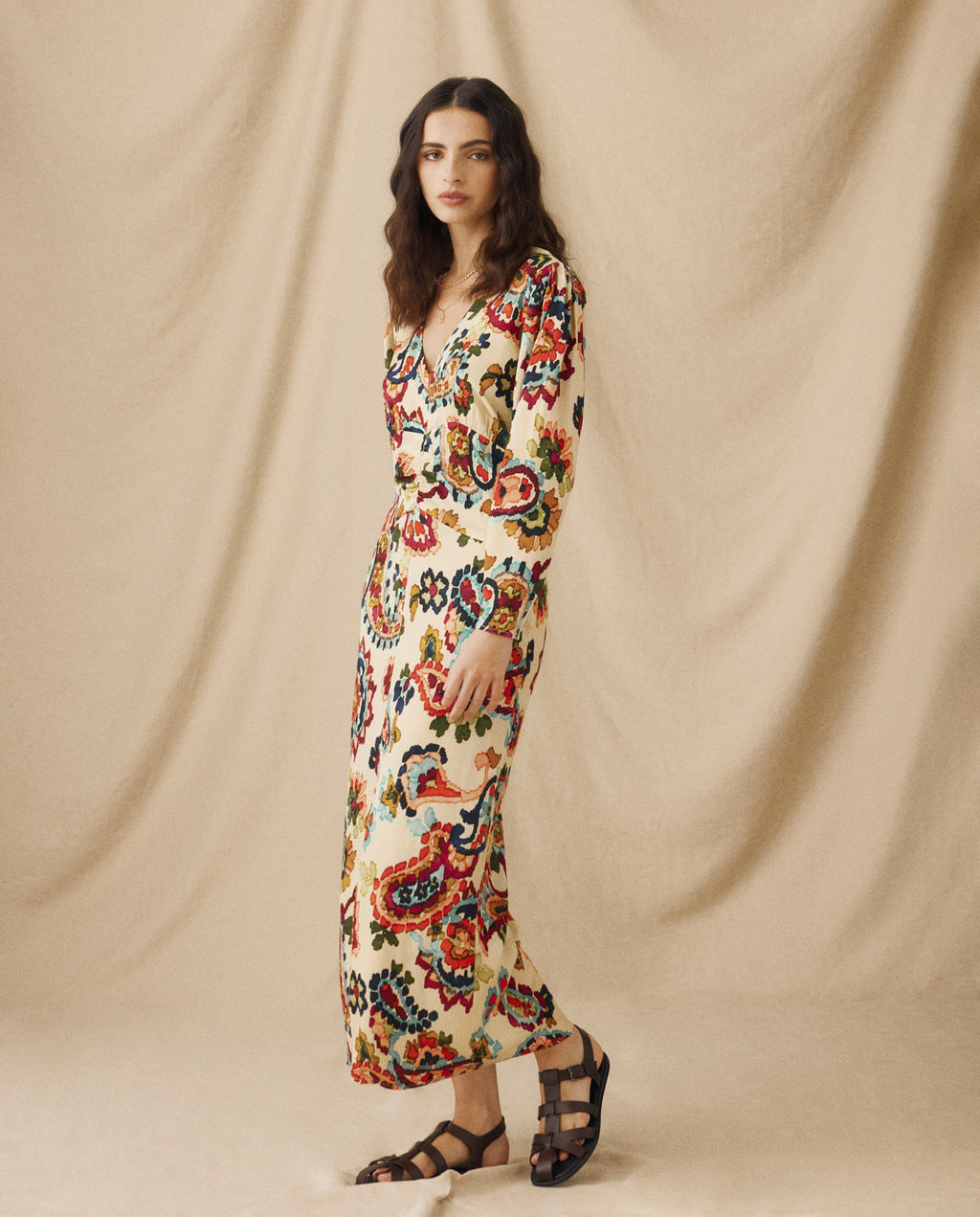 SALENA | Vestido Midi Ajustado con Frunces en color Crema