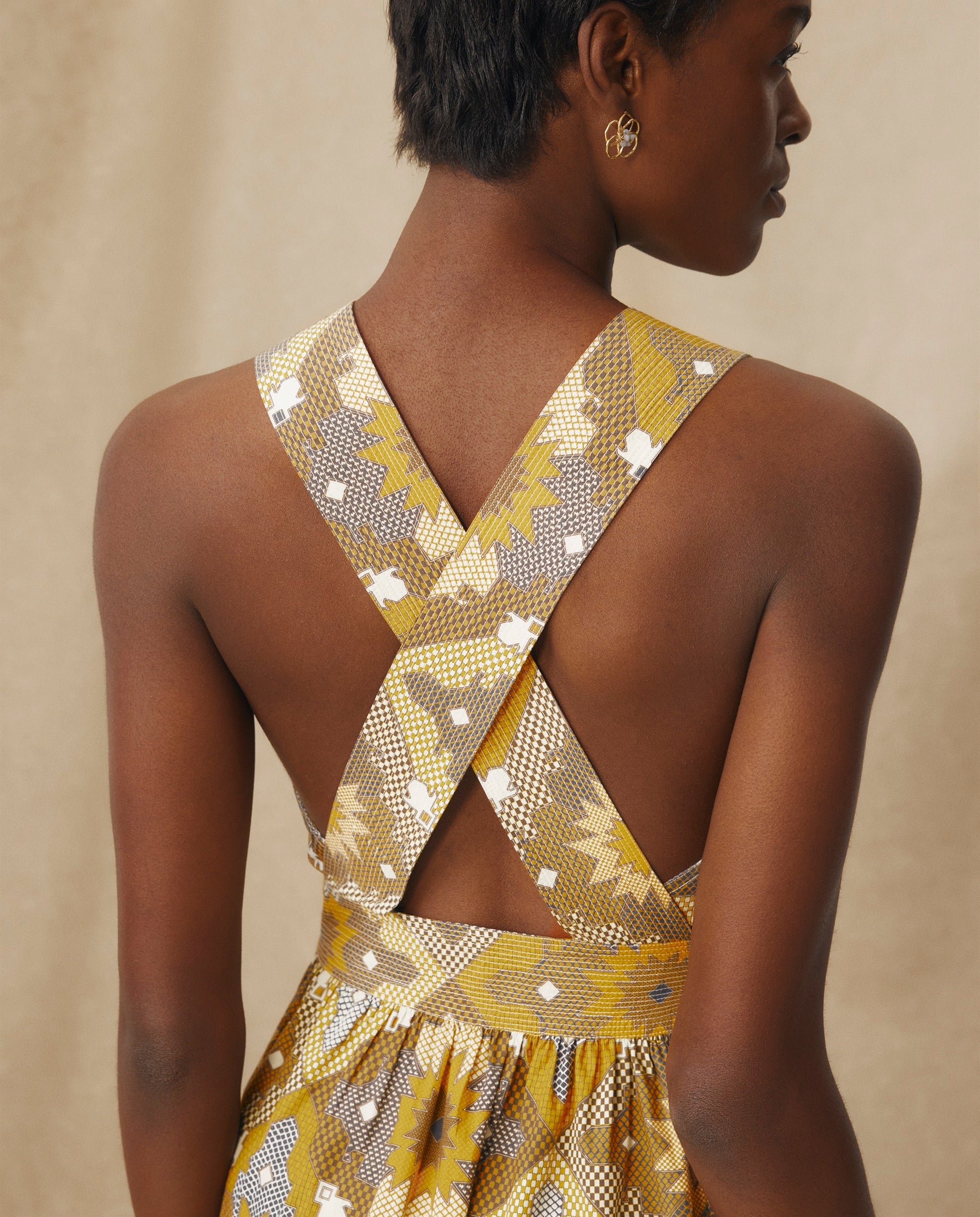 MONISHA | Vestido Midi de Algodón Amarillo Ocre con Estampado Multicolor