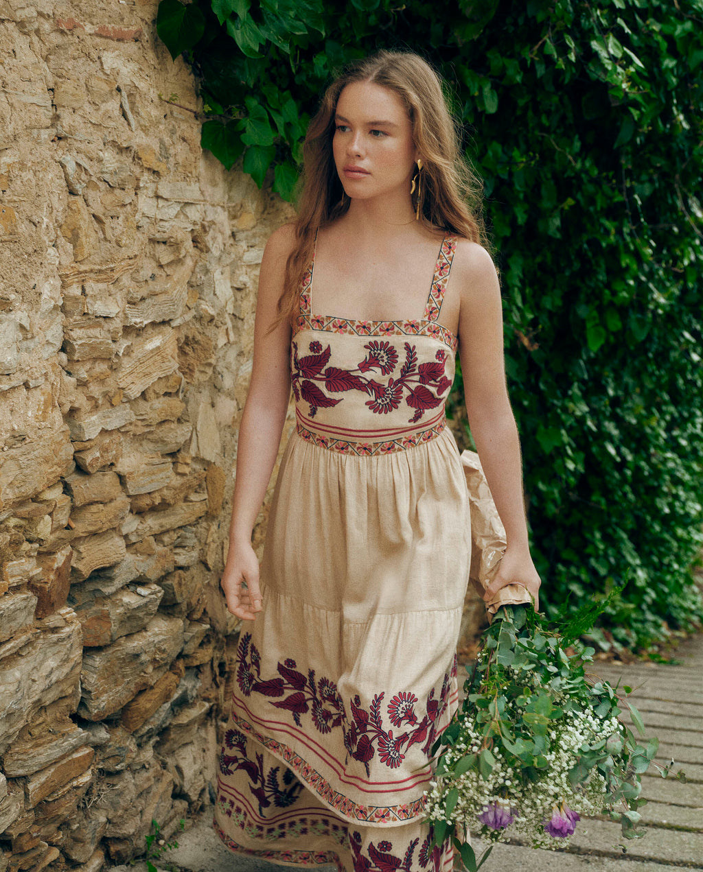 NEESHA | Vestido Midi Bohemio en Tono Piedra con Bordados