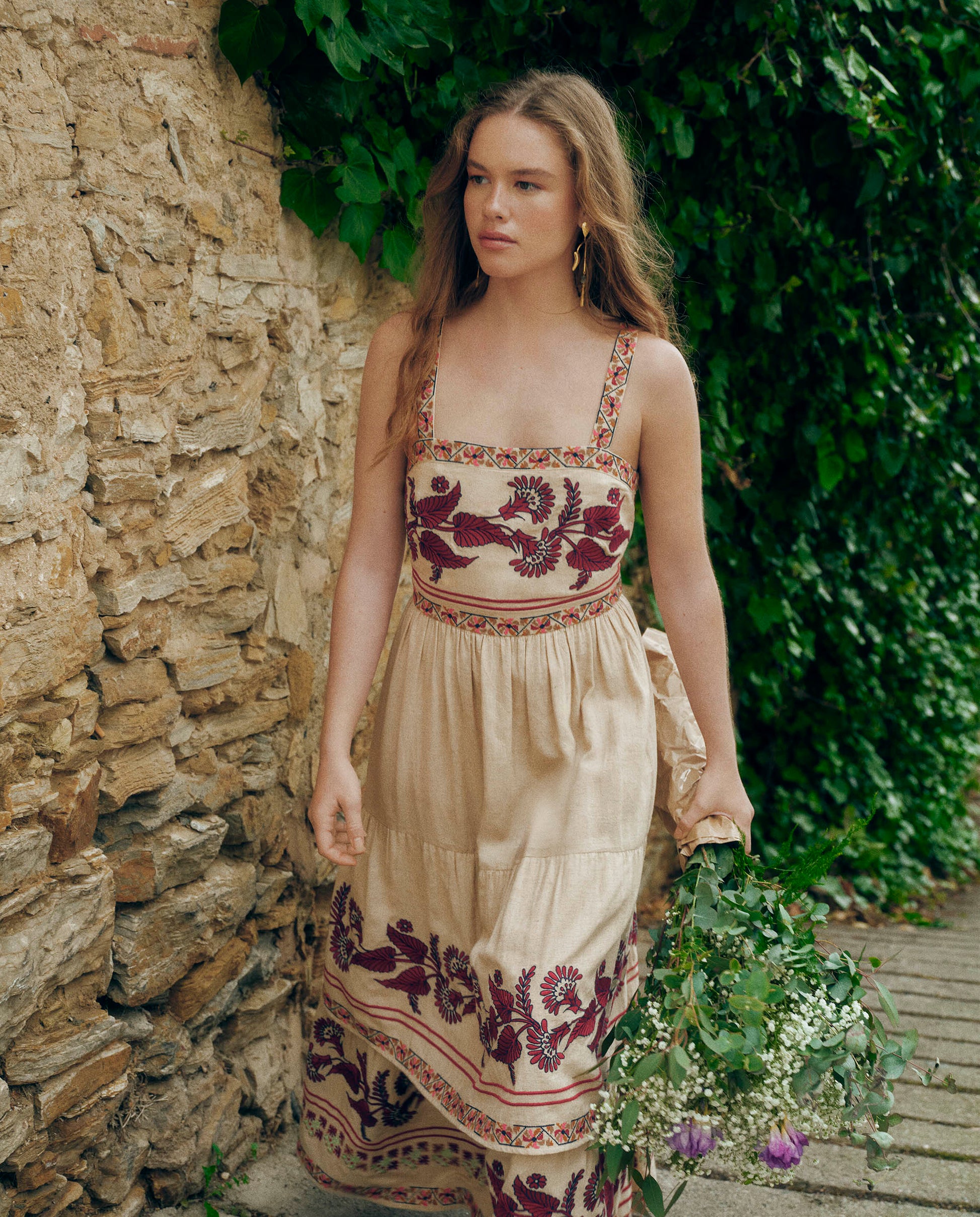 NEESHA | Vestido Midi Bohemio en Tono Piedra con Bordados