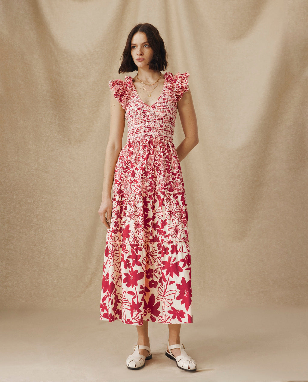 DAWA | Vestido Midi Fruncido de Algodón en Blanco y Rojo Carmesí con Flores