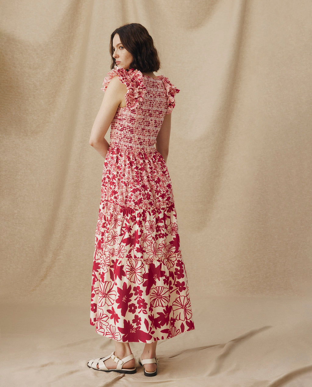 DAWA | Vestido Midi Fruncido de Algodón en Blanco y Rojo Carmesí con Flores
