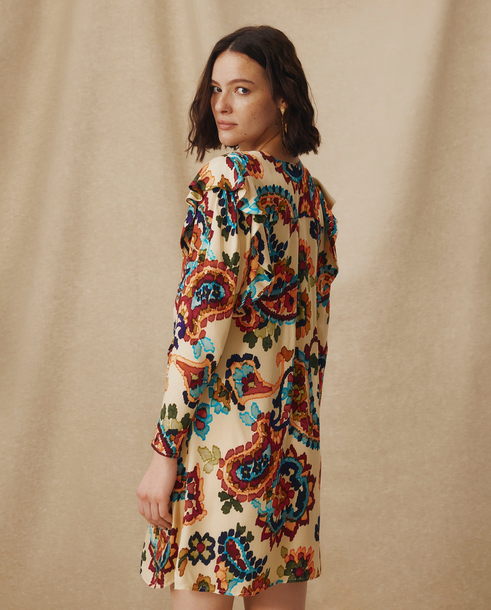 SALENA | Vestido Corto Multicolor con Escote en V y Frunces
