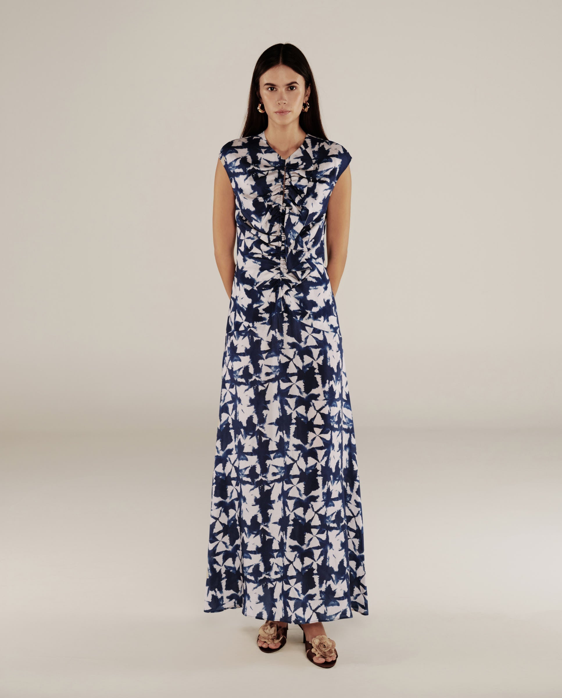 SAACHI | Vestido Maxi Estampado Azul con Volantes