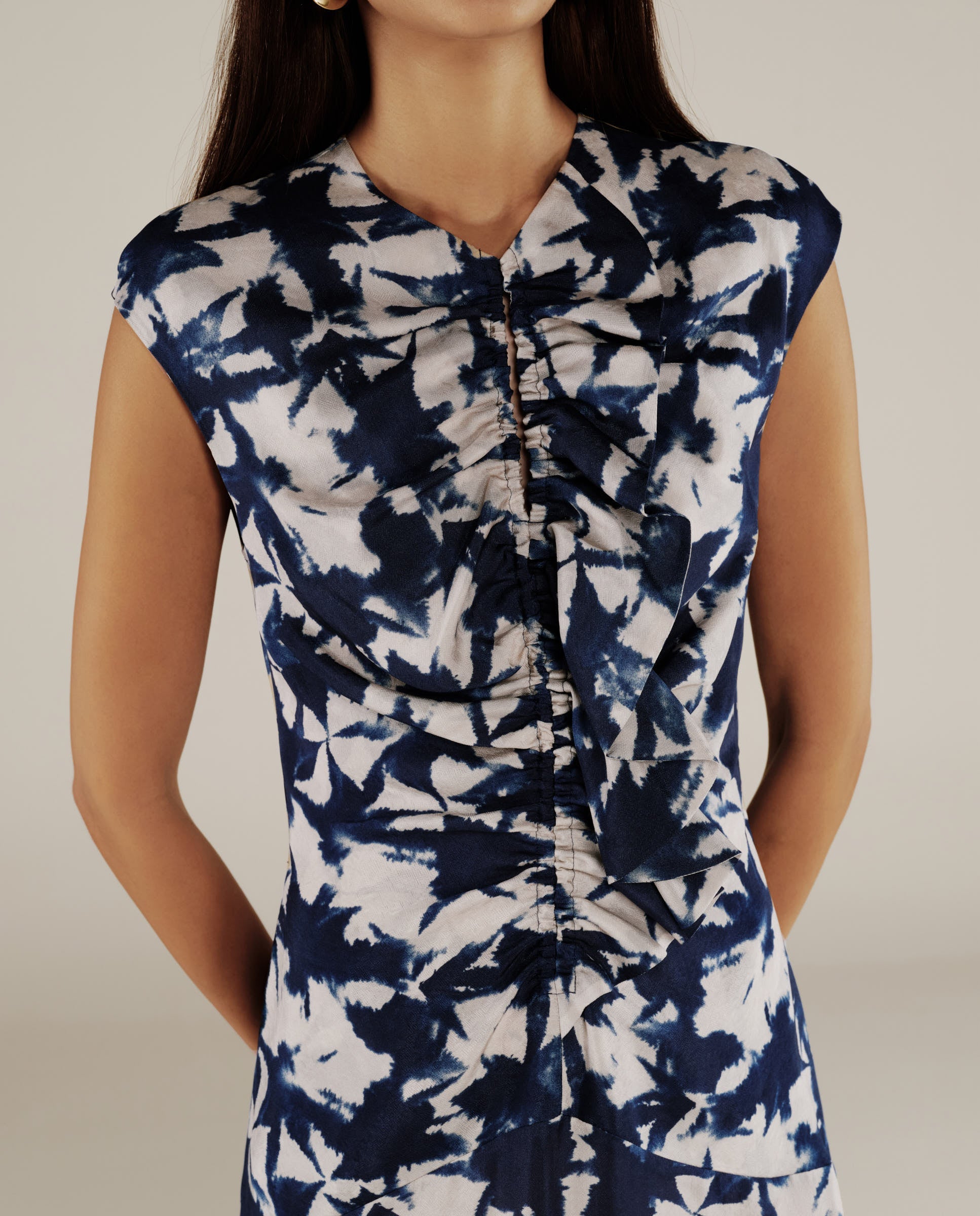 SAACHI | Vestido Maxi Estampado Azul con Volantes
