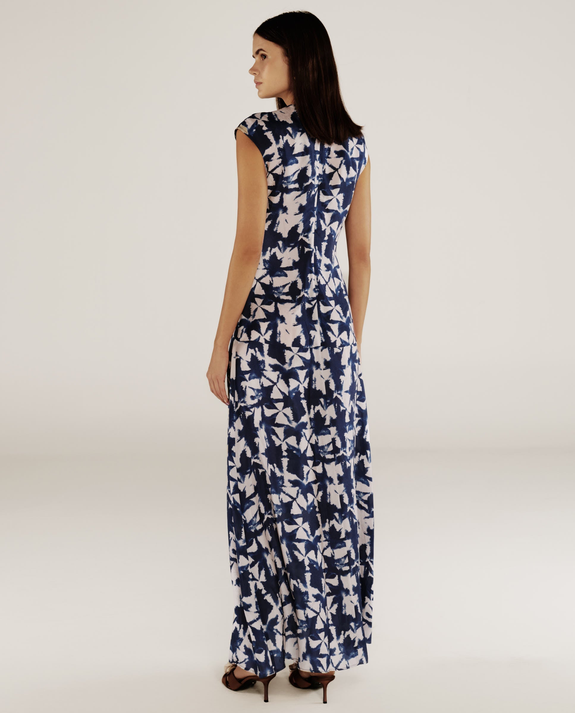 SAACHI | Vestido Maxi Estampado Azul con Volantes