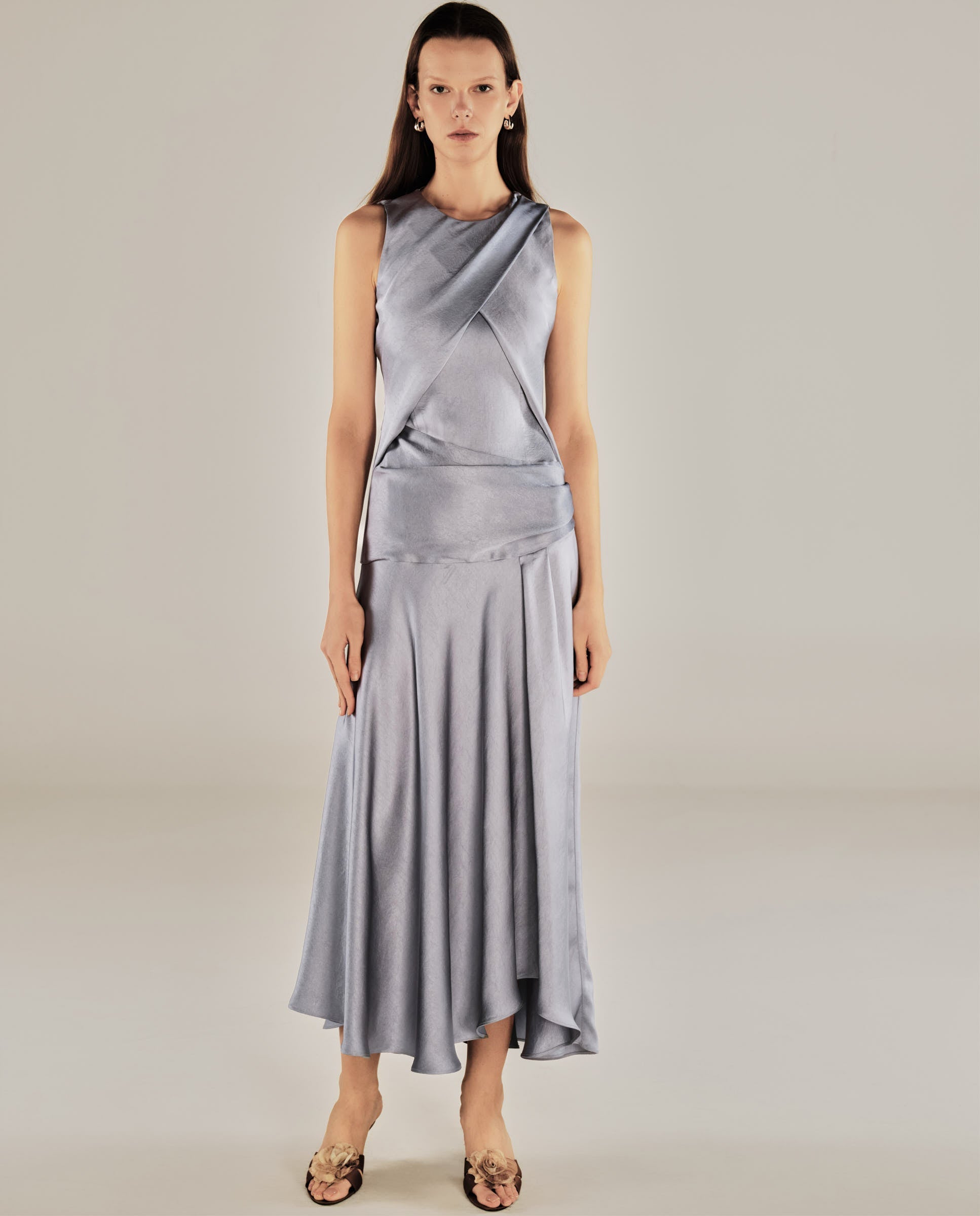 CAROLINA | Vestido Midi Cruzado de Satén Gris