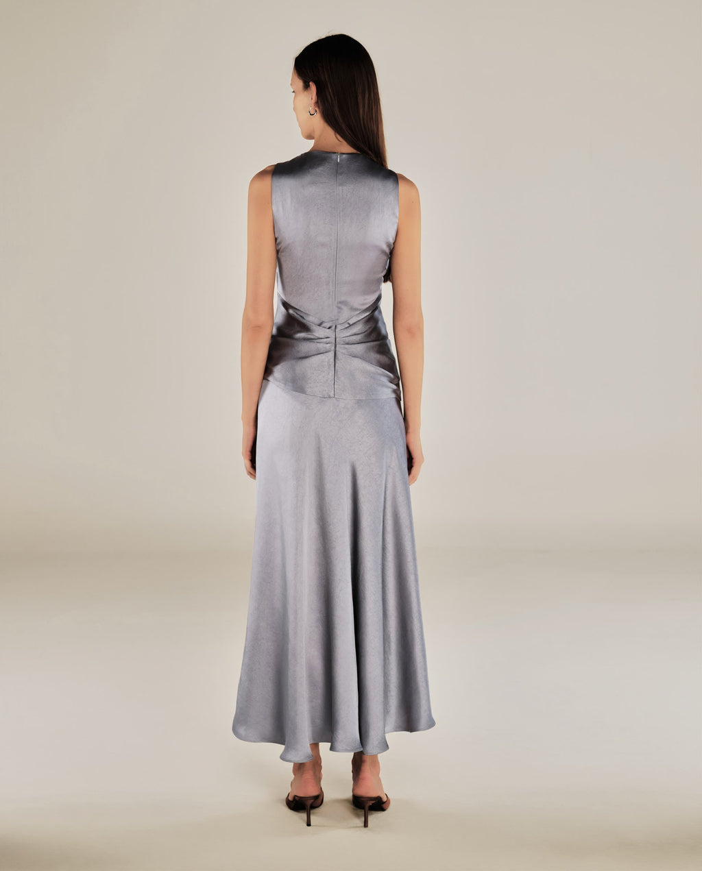 CAROLINA | Vestido Midi Cruzado de Satén Gris
