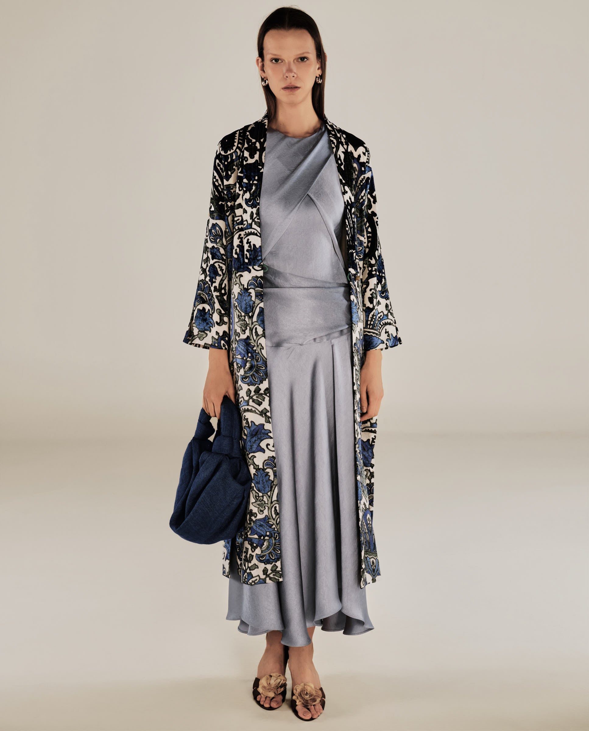 CAROLINA | Vestido Midi Cruzado de Satén Gris