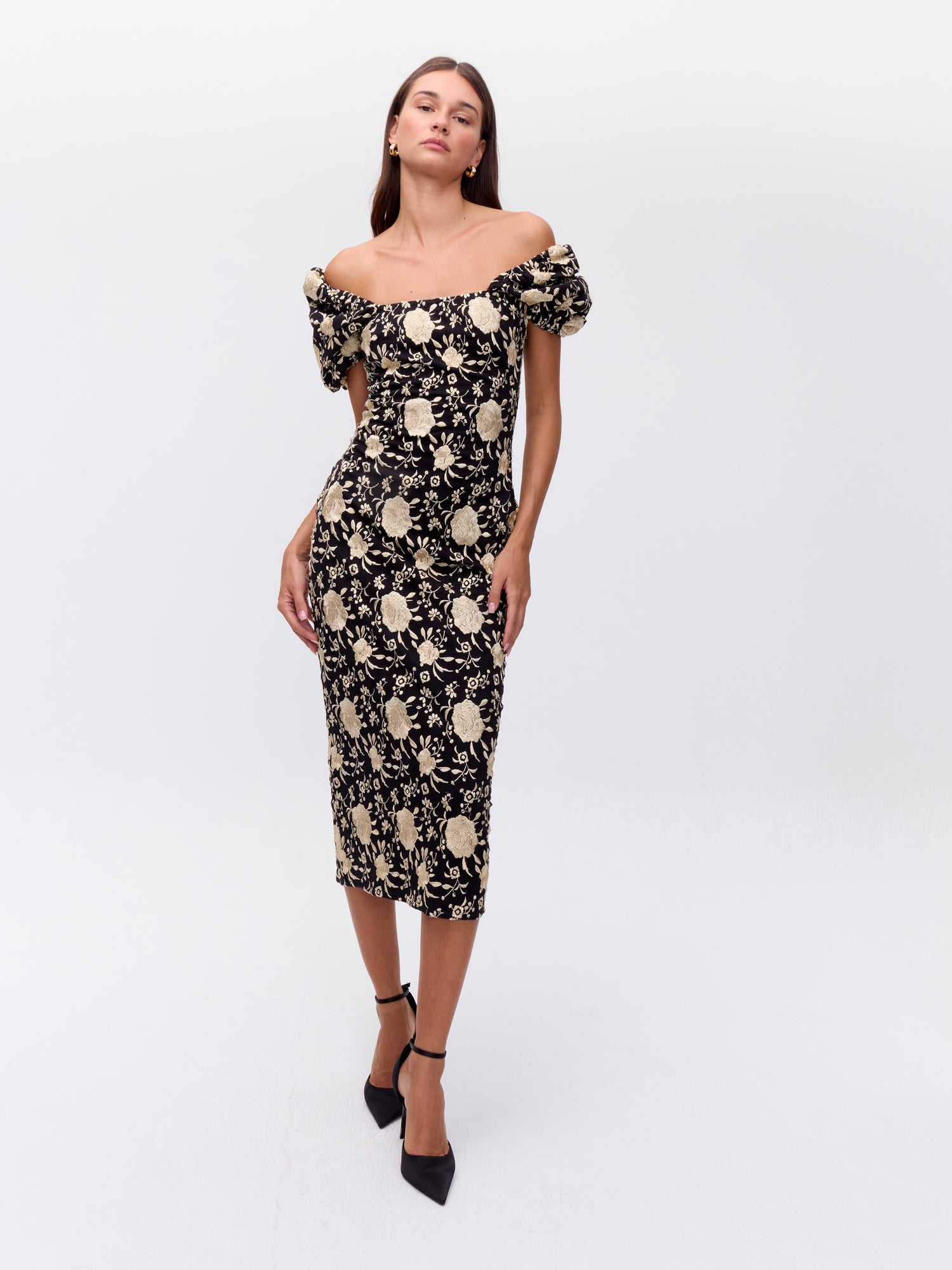 ABRIL BLACK - Vestido manga farol bordado mantón