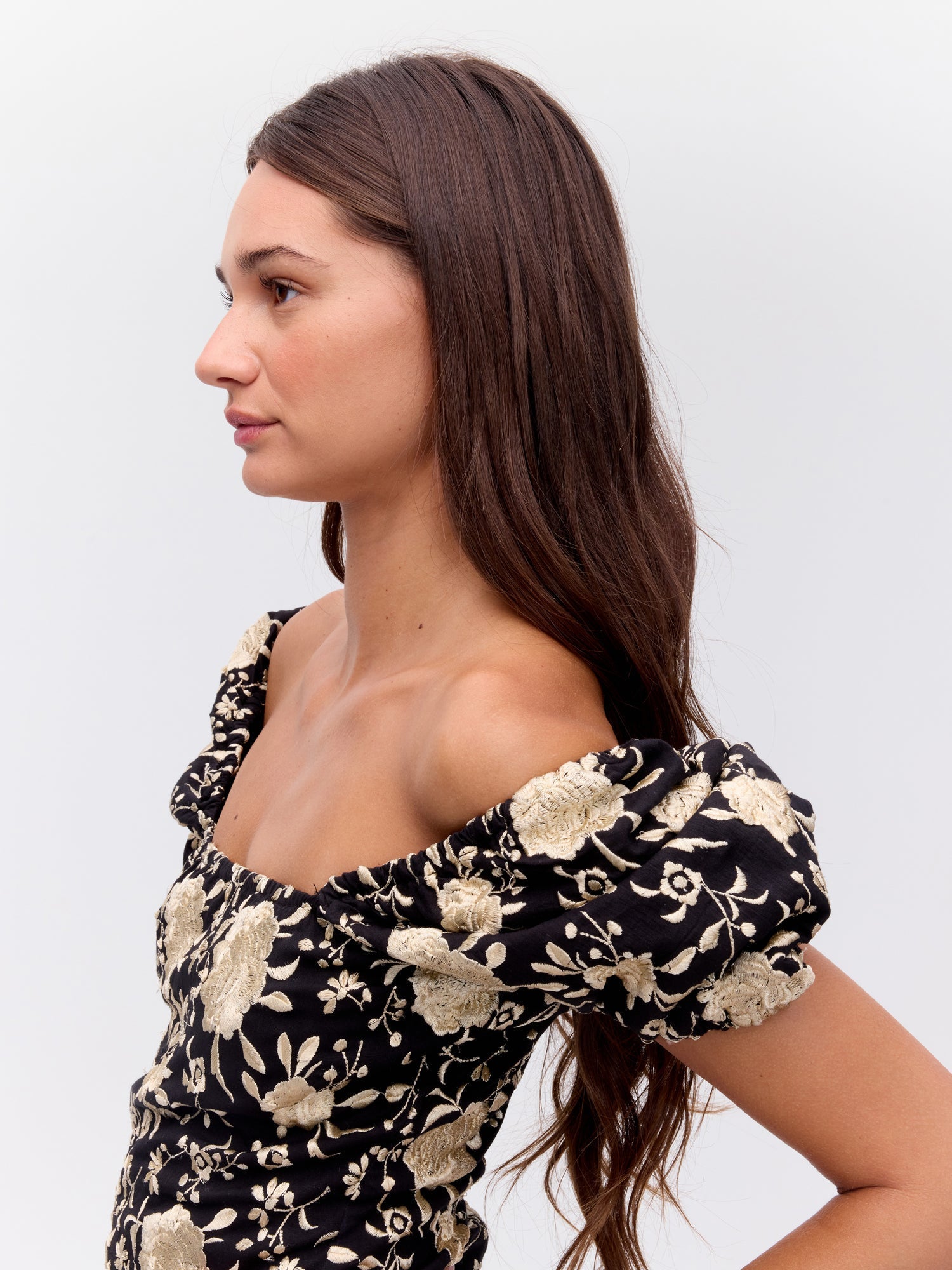 ABRIL BLACK - Vestido manga farol bordado mantón
