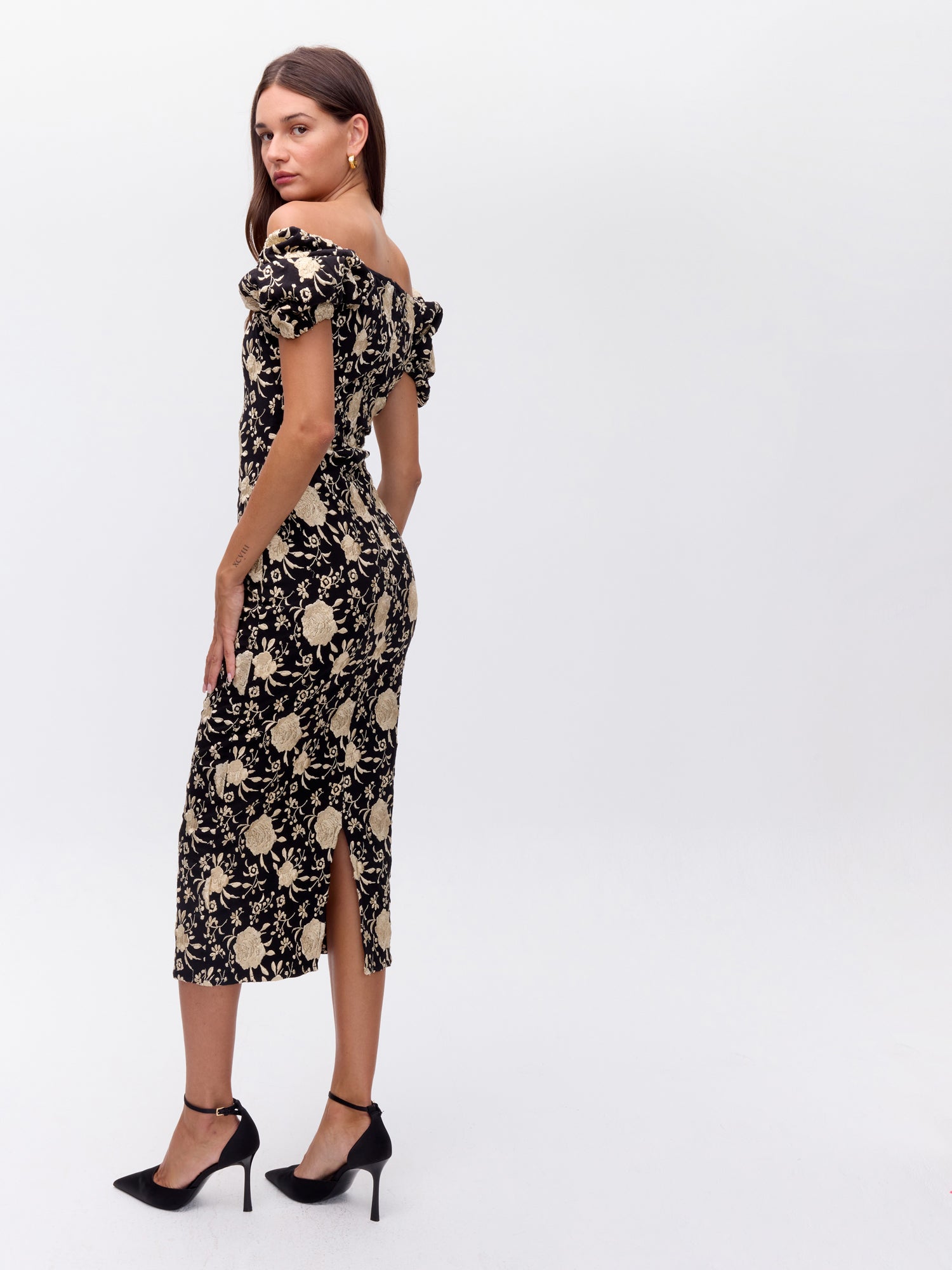 ABRIL BLACK - Vestido manga farol bordado mantón