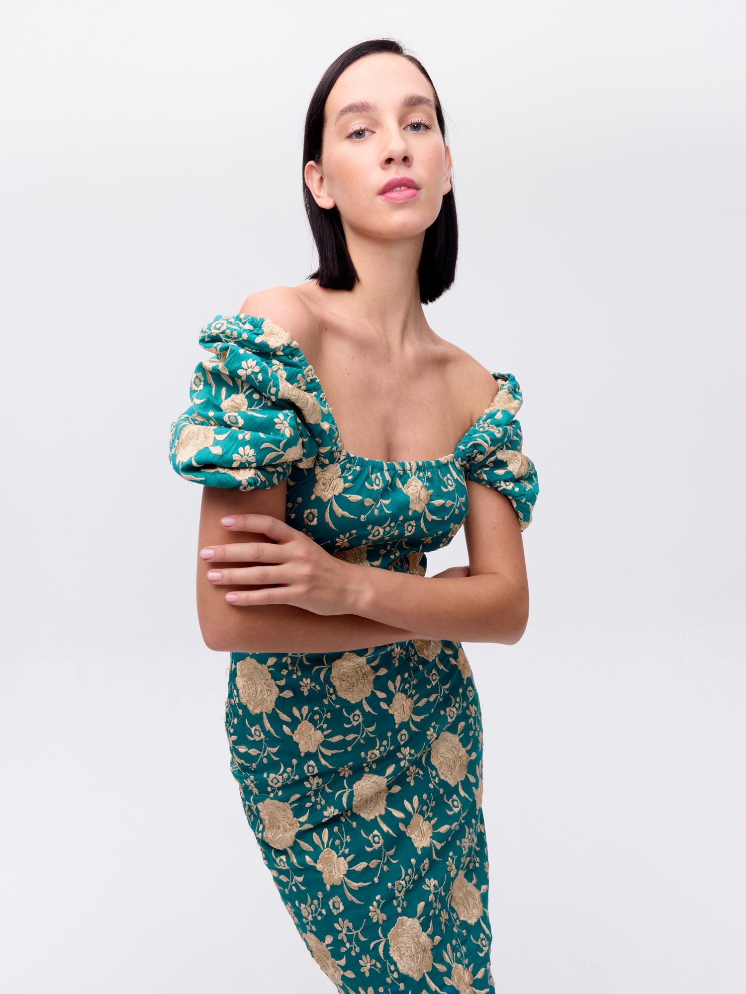 ABRIL GREEN - Vestido manga farol bordado mantón