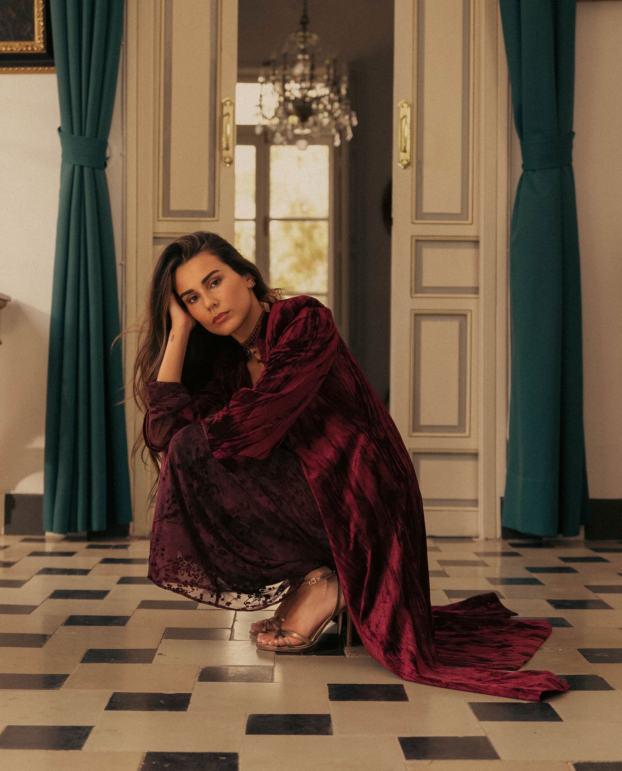 CAFTÁN SIMONA · BURDEOS