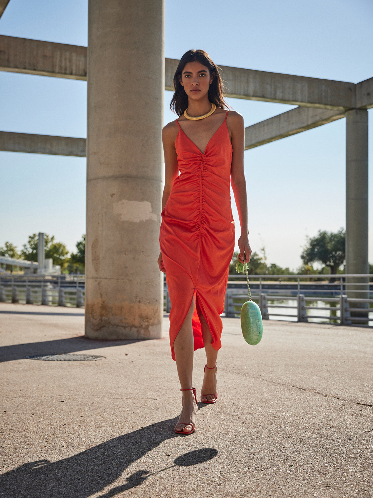 MATILDE ORANGE - Vestido midi tirantes fruncido cordón jacquard naranja