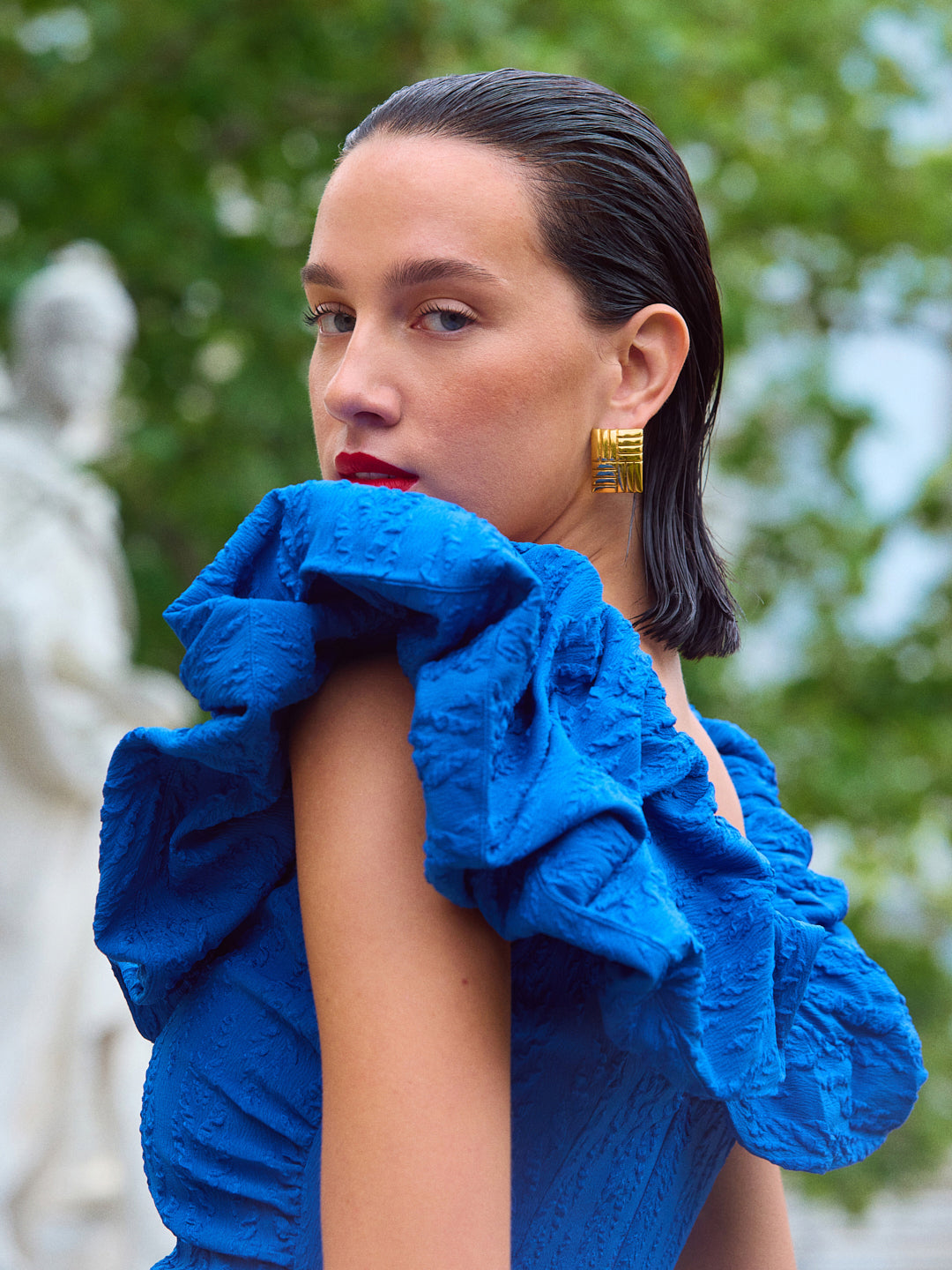 PETALO DAMASCO - Vestido volante escote en damasco azul espiga