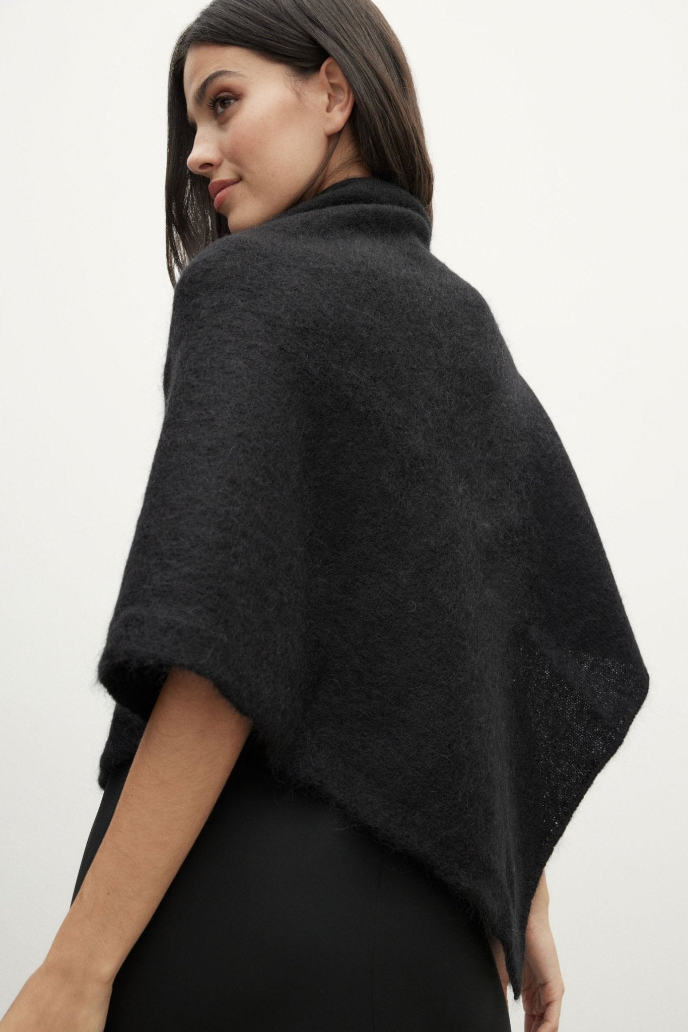 PONCHO MOHAIR BLACK