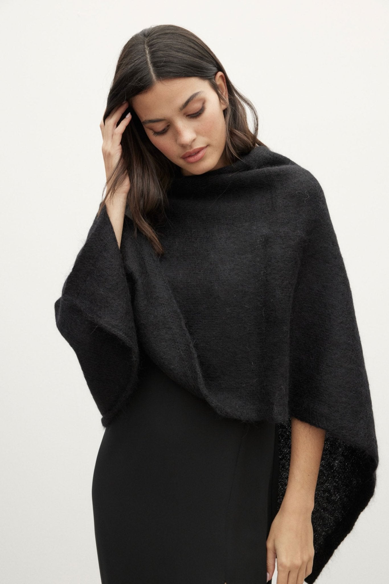 PONCHO MOHAIR BLACK