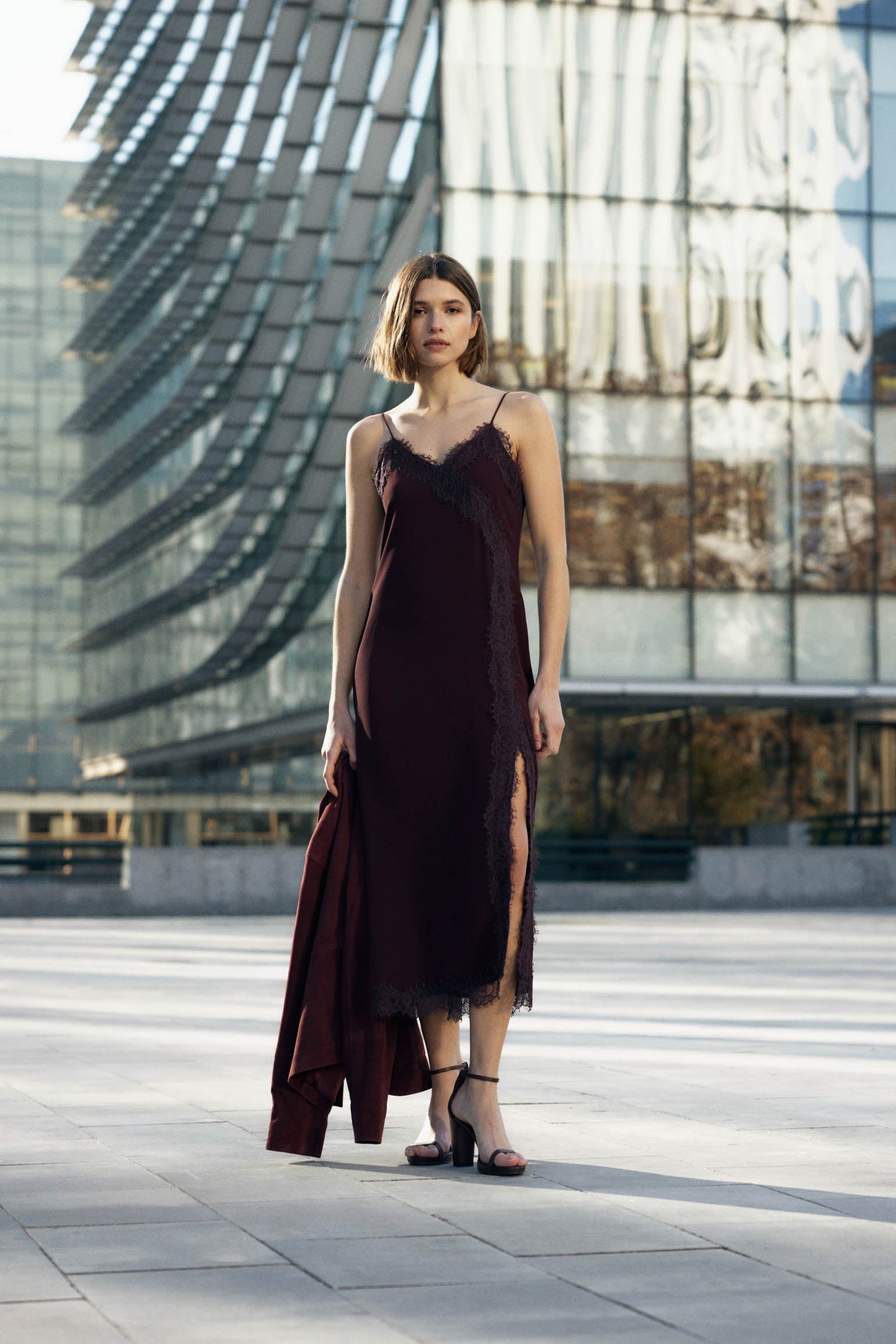 VESTIDO CISNE BURGUNDY